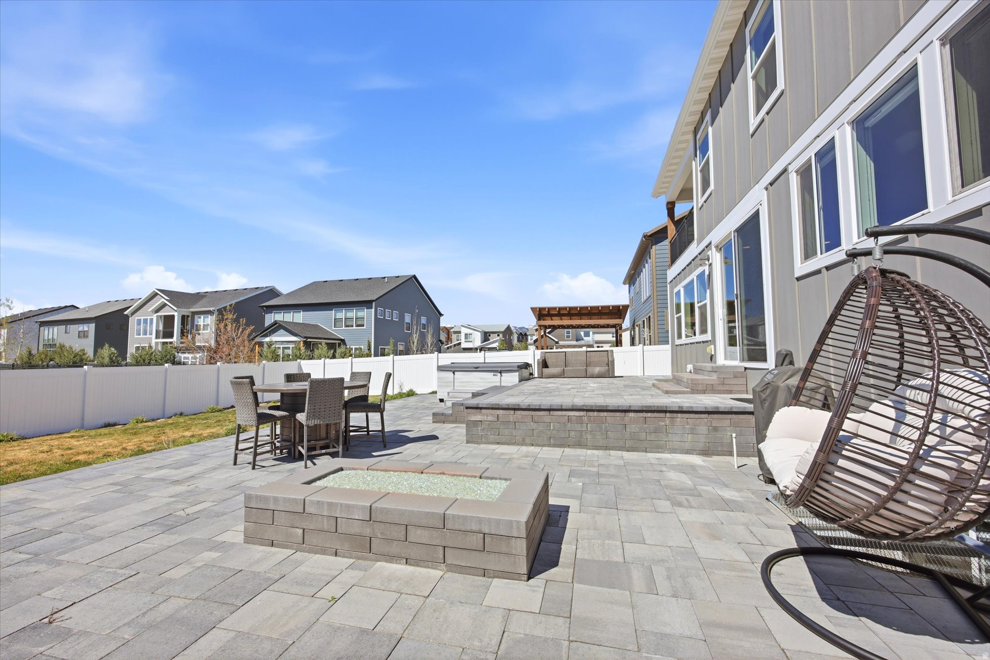 1402 SUMAC CIR