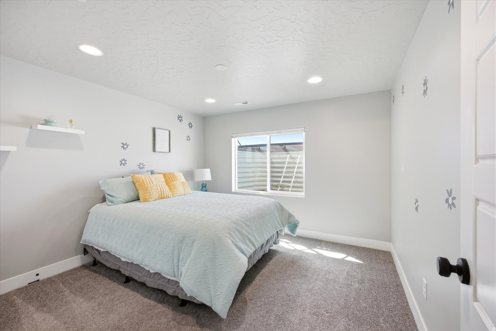 1402 SUMAC CIR