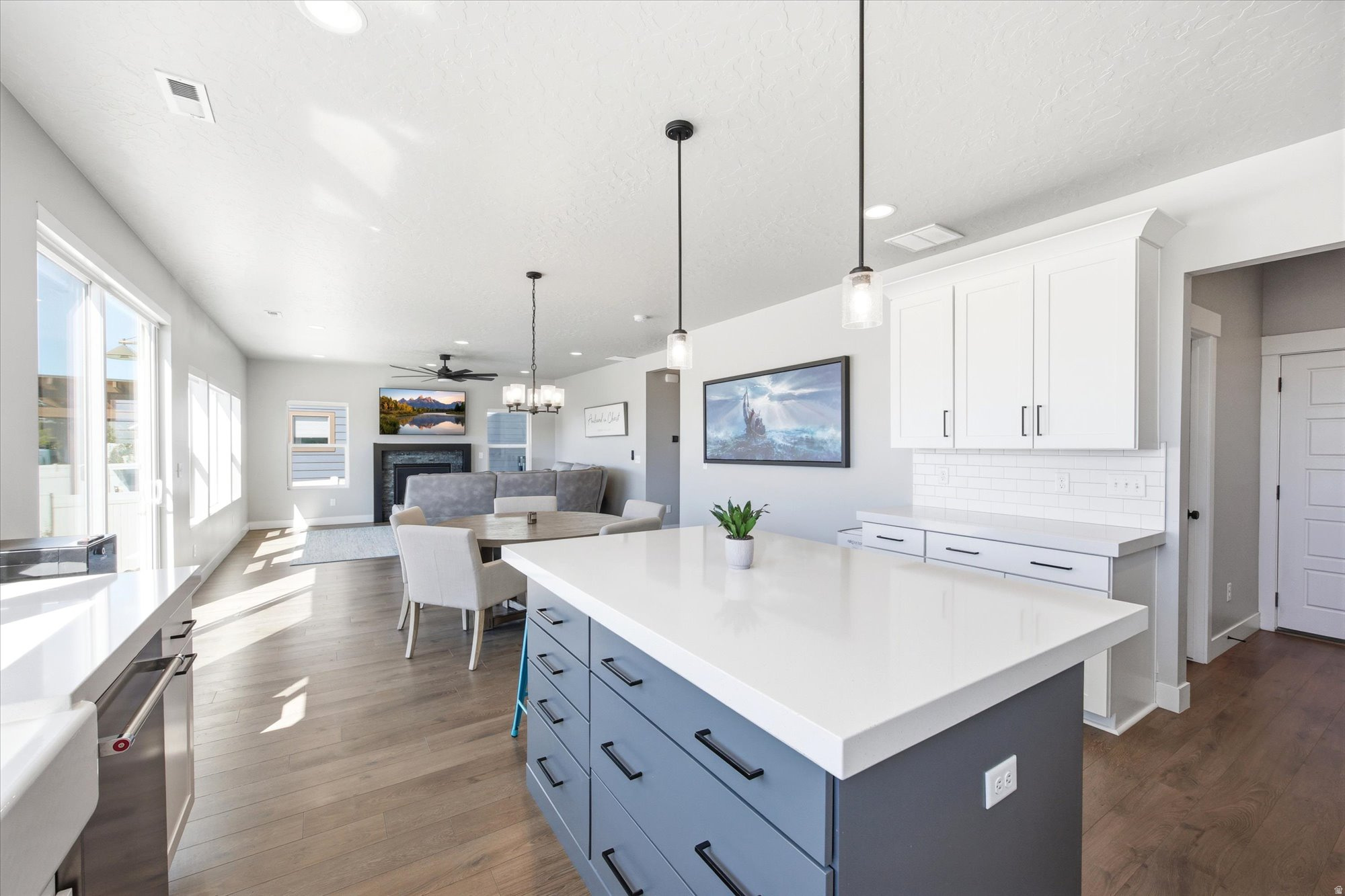 1402 SUMAC CIR