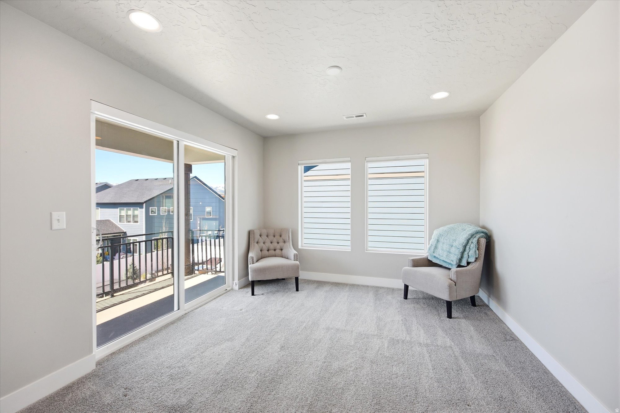 1402 SUMAC CIR