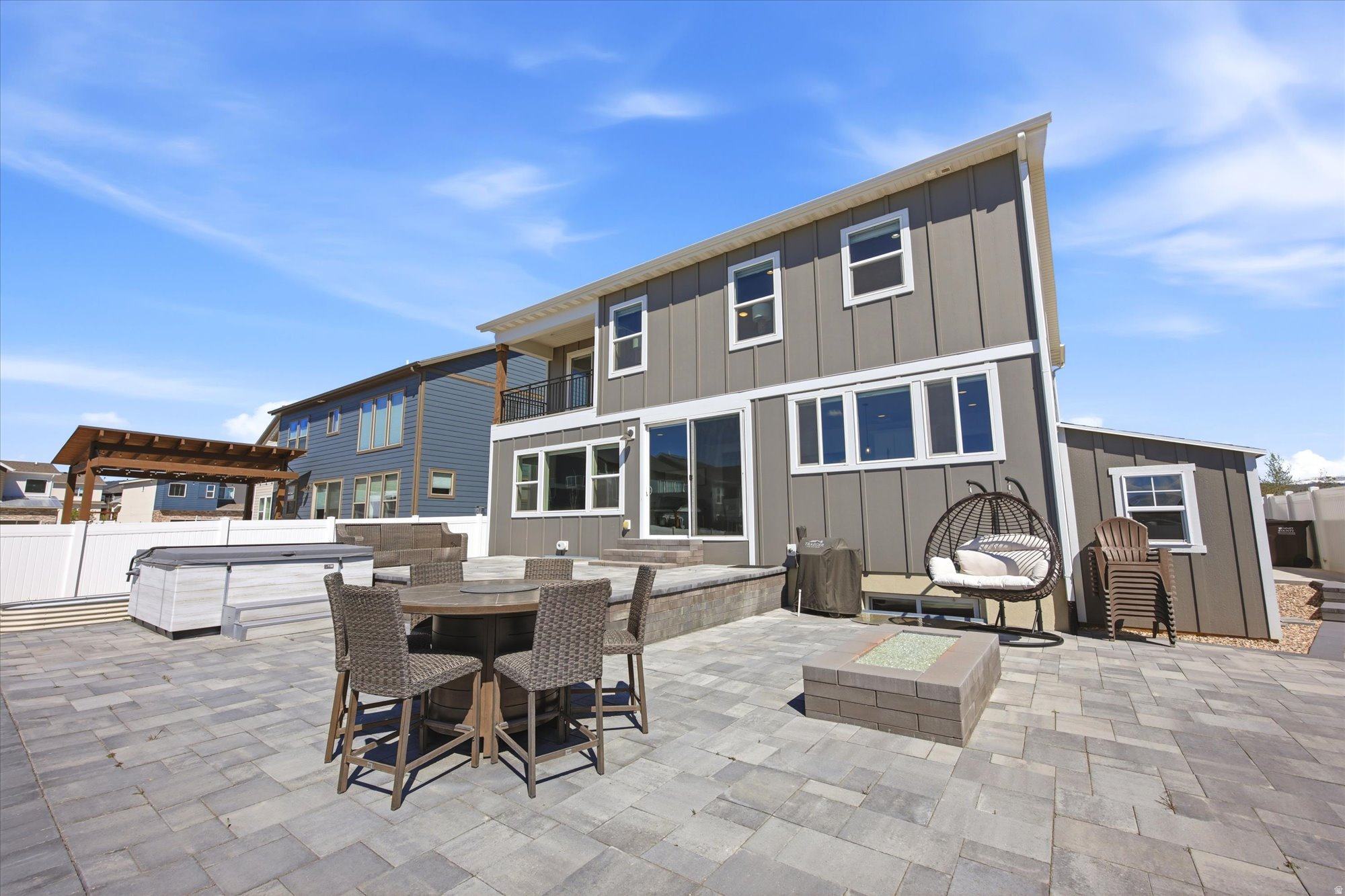 1402 SUMAC CIR