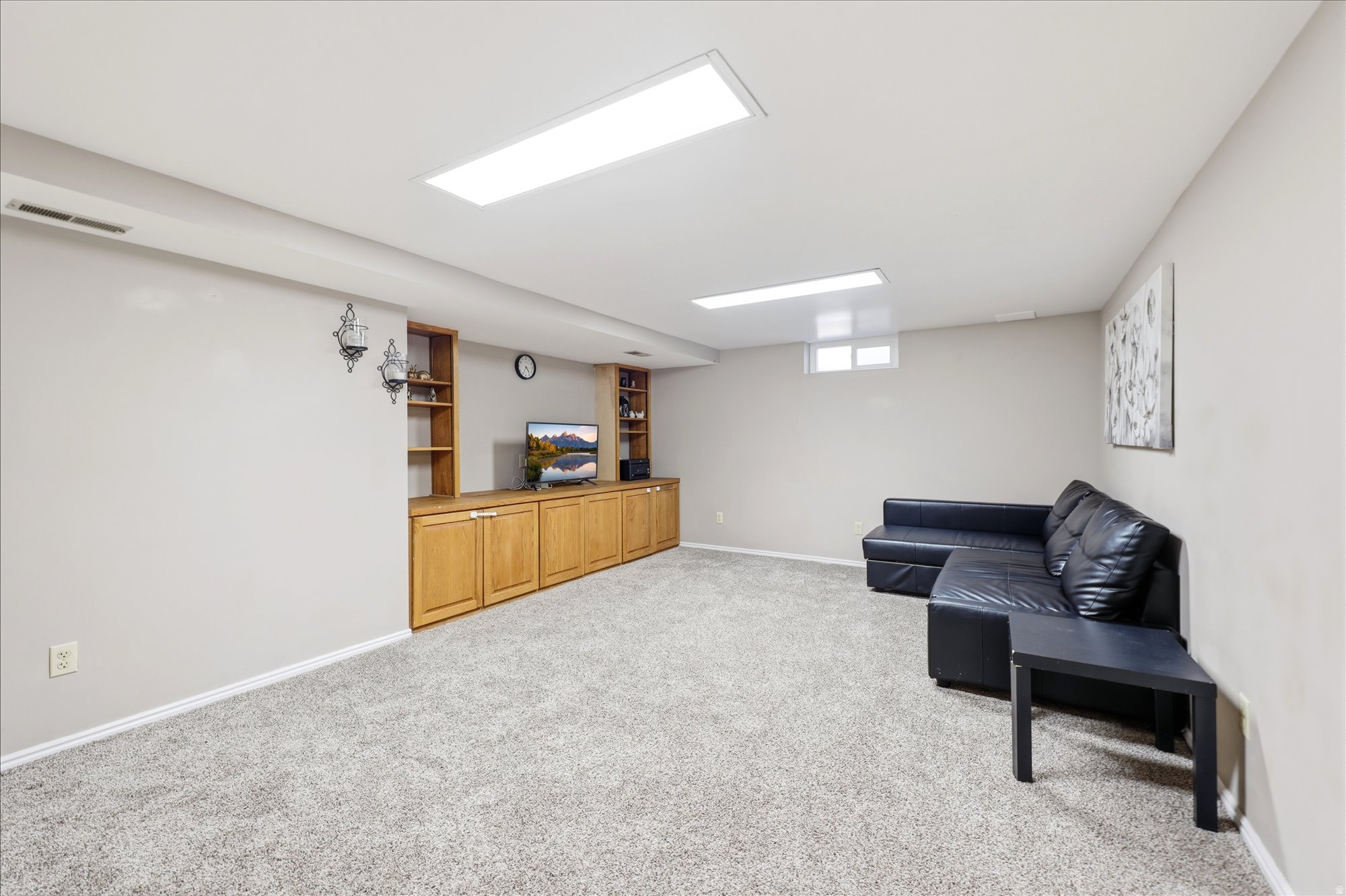 2215 S BROADMOOR