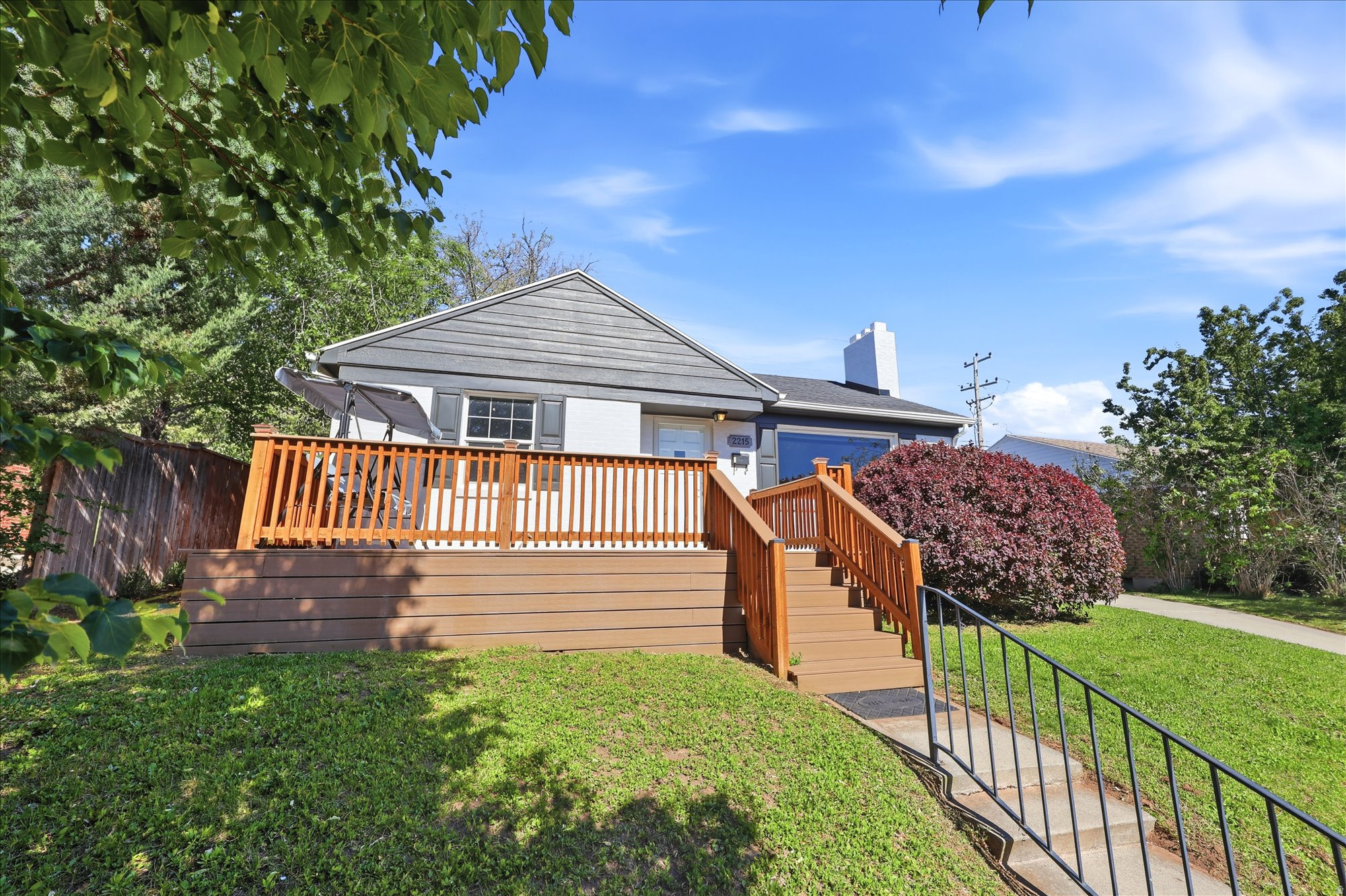 2215 S BROADMOOR