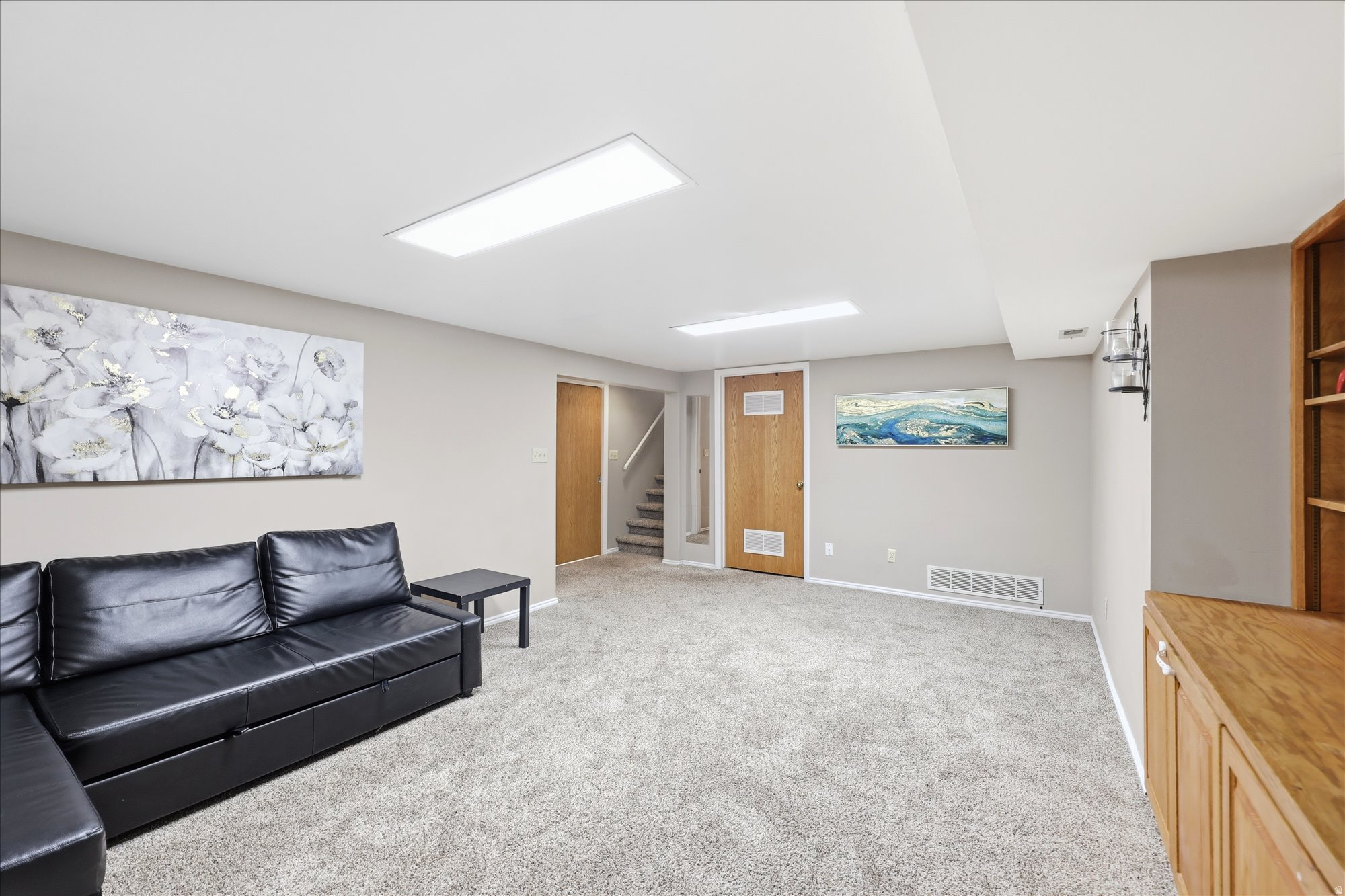 2215 S BROADMOOR