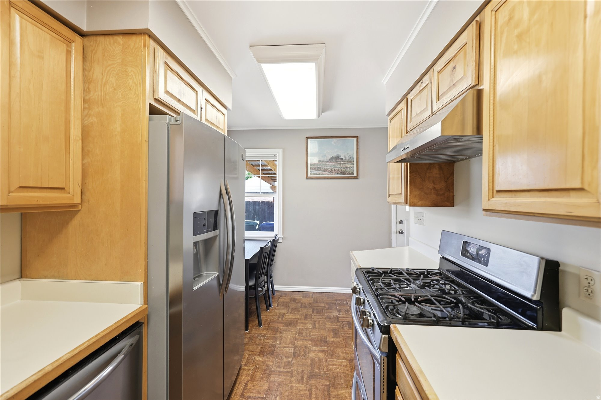 2215 S BROADMOOR