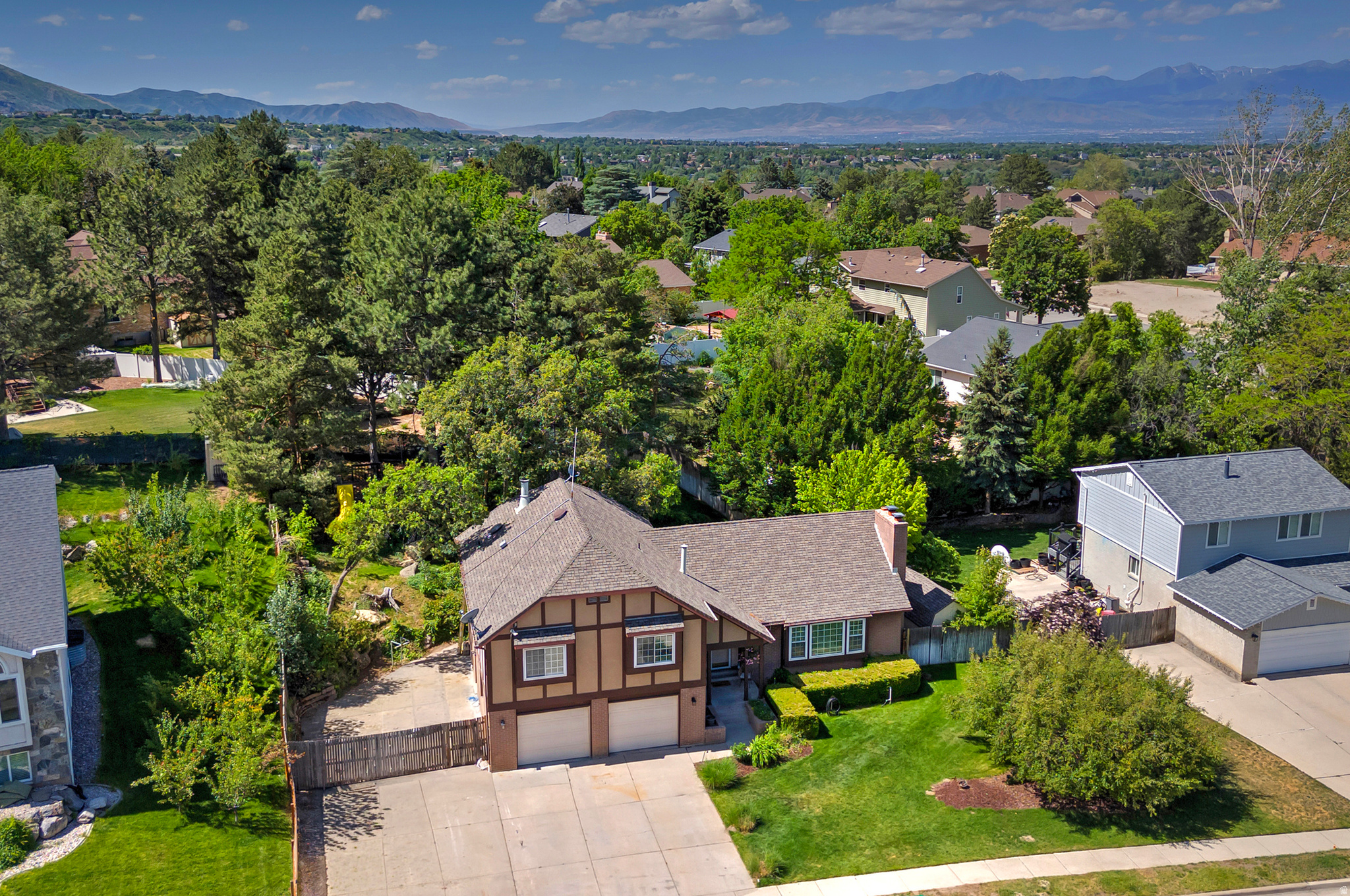 3310 E CREEK RD