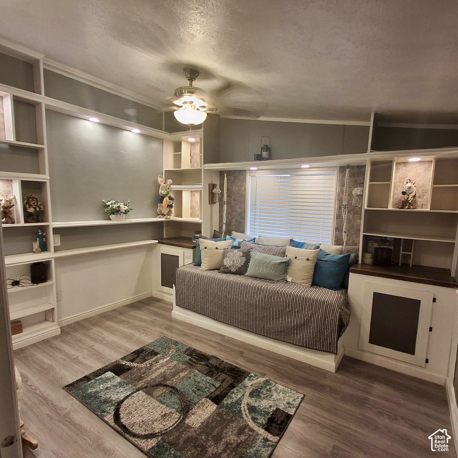 1258 W CHICKADEE