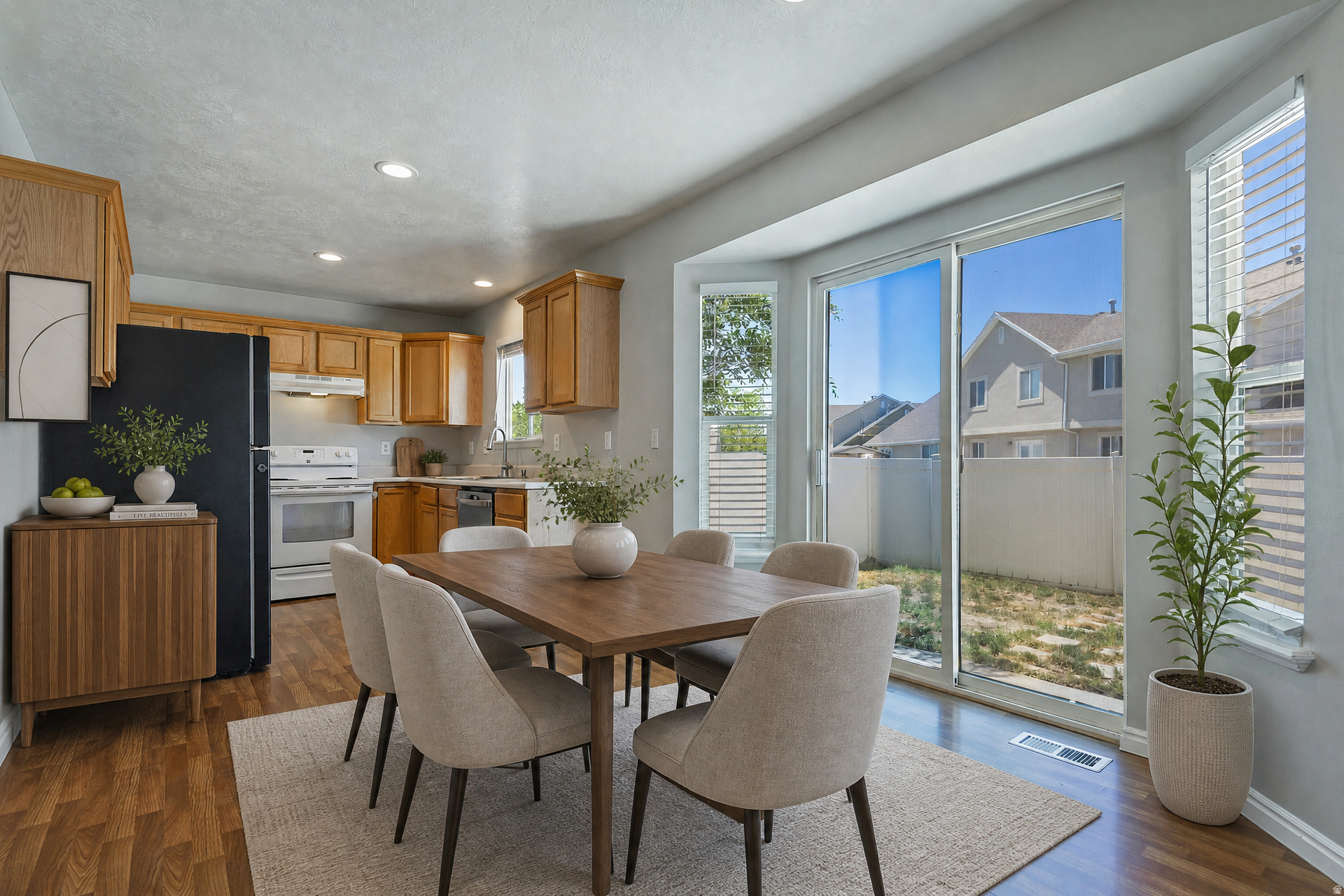 3155 W DAVENCOURT LOOP