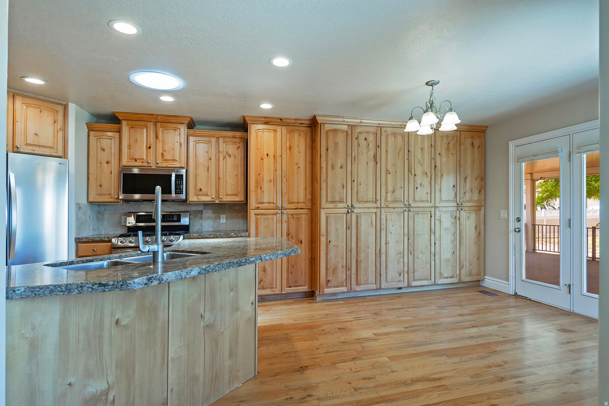 1376 W JORDAN HILLS DR