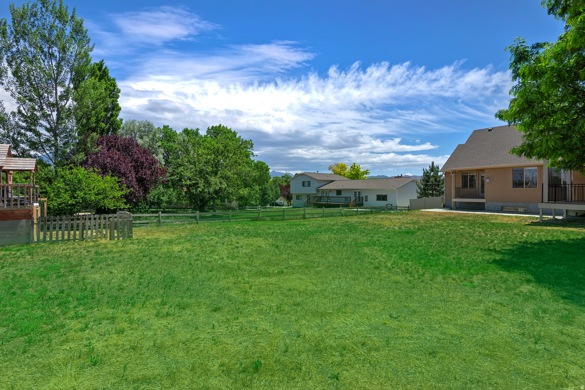 1376 W JORDAN HILLS DR