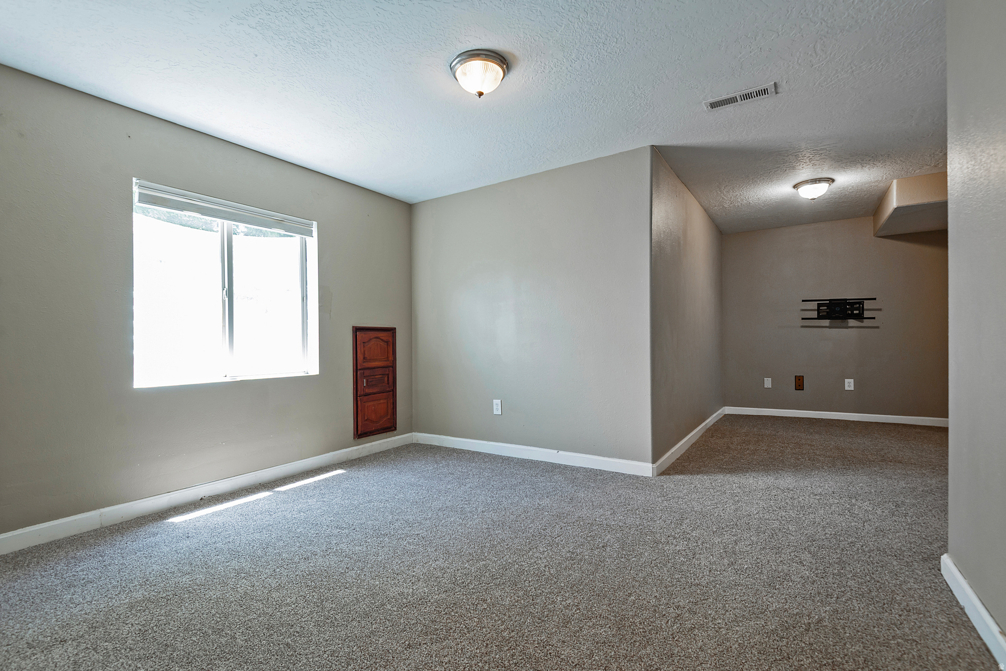 1376 W JORDAN HILLS DR