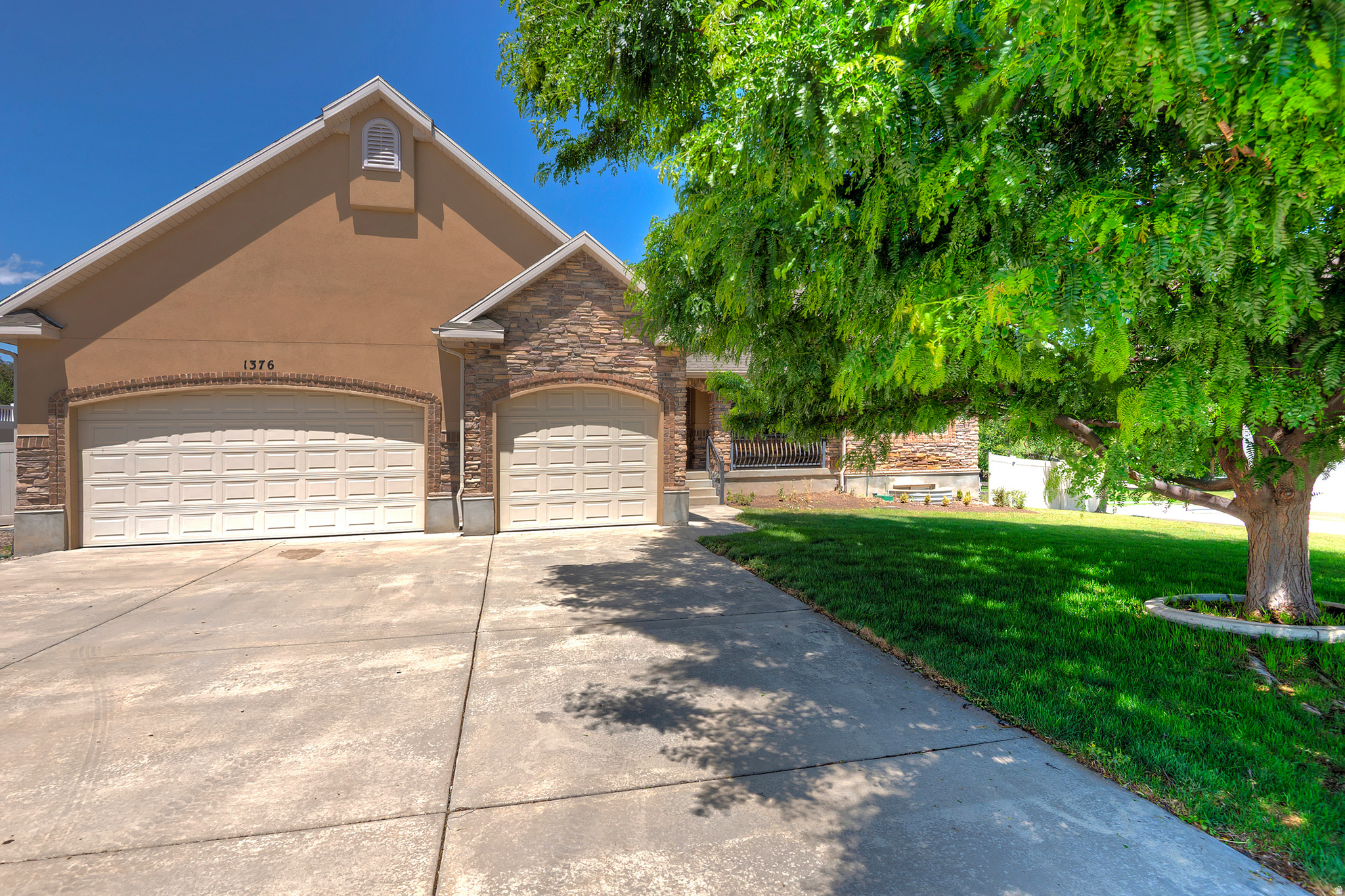 1376 W JORDAN HILLS DR