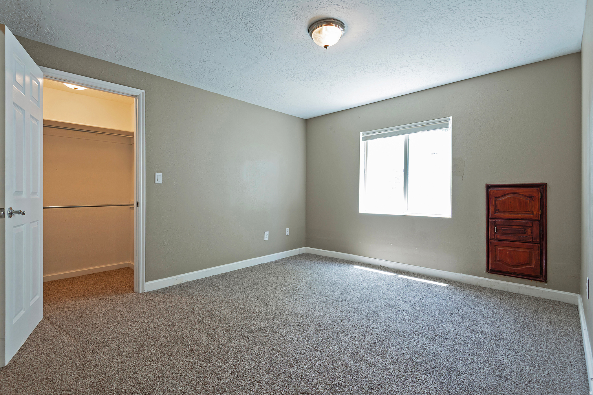 1376 W JORDAN HILLS DR