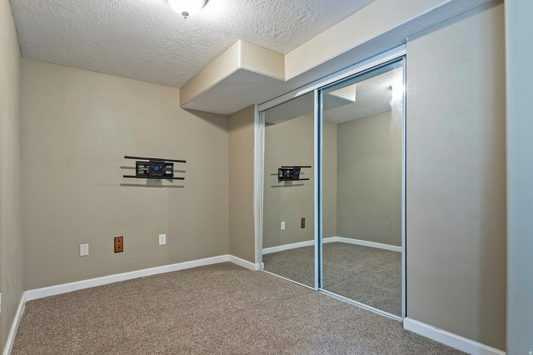 1376 W JORDAN HILLS DR