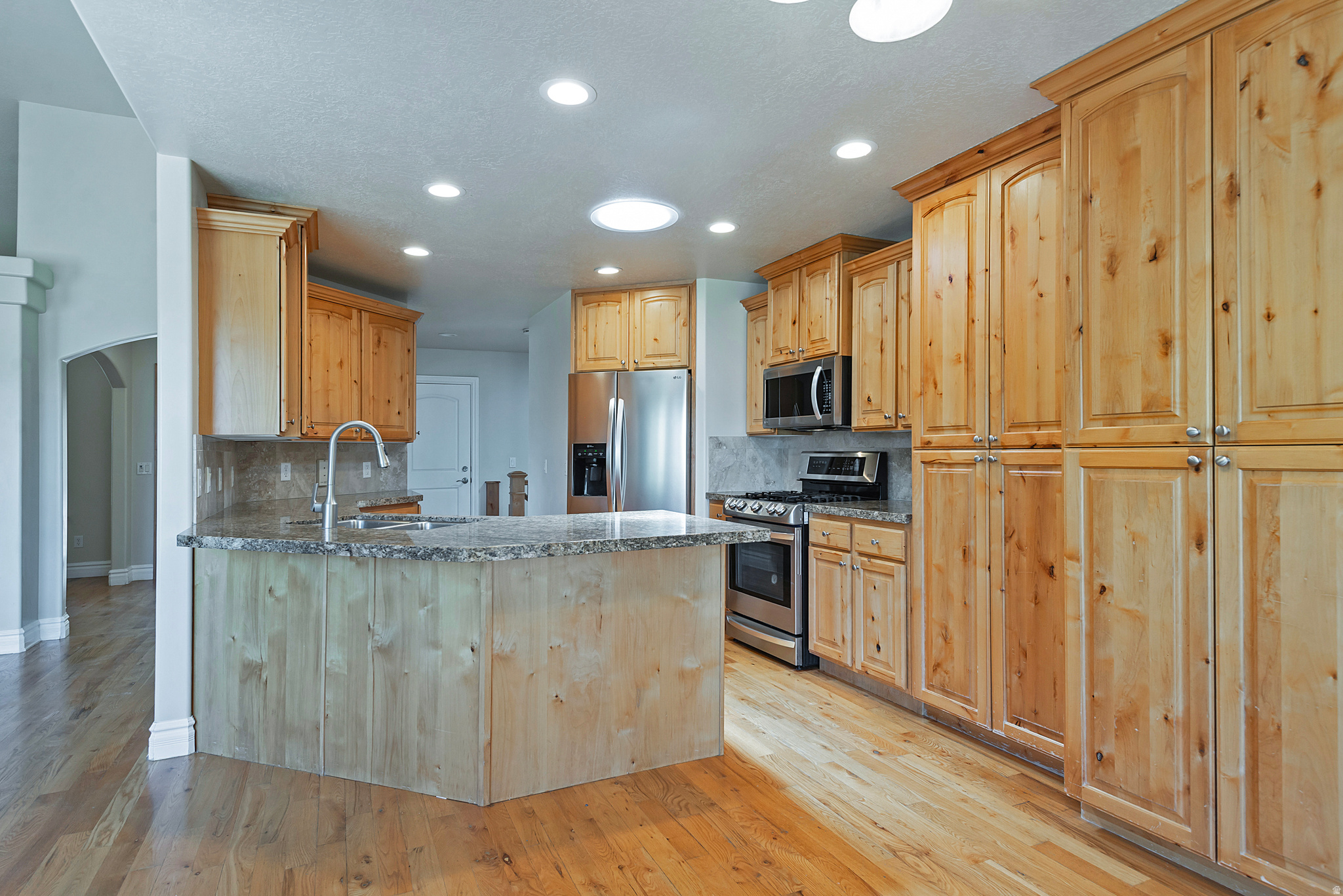 1376 W JORDAN HILLS DR