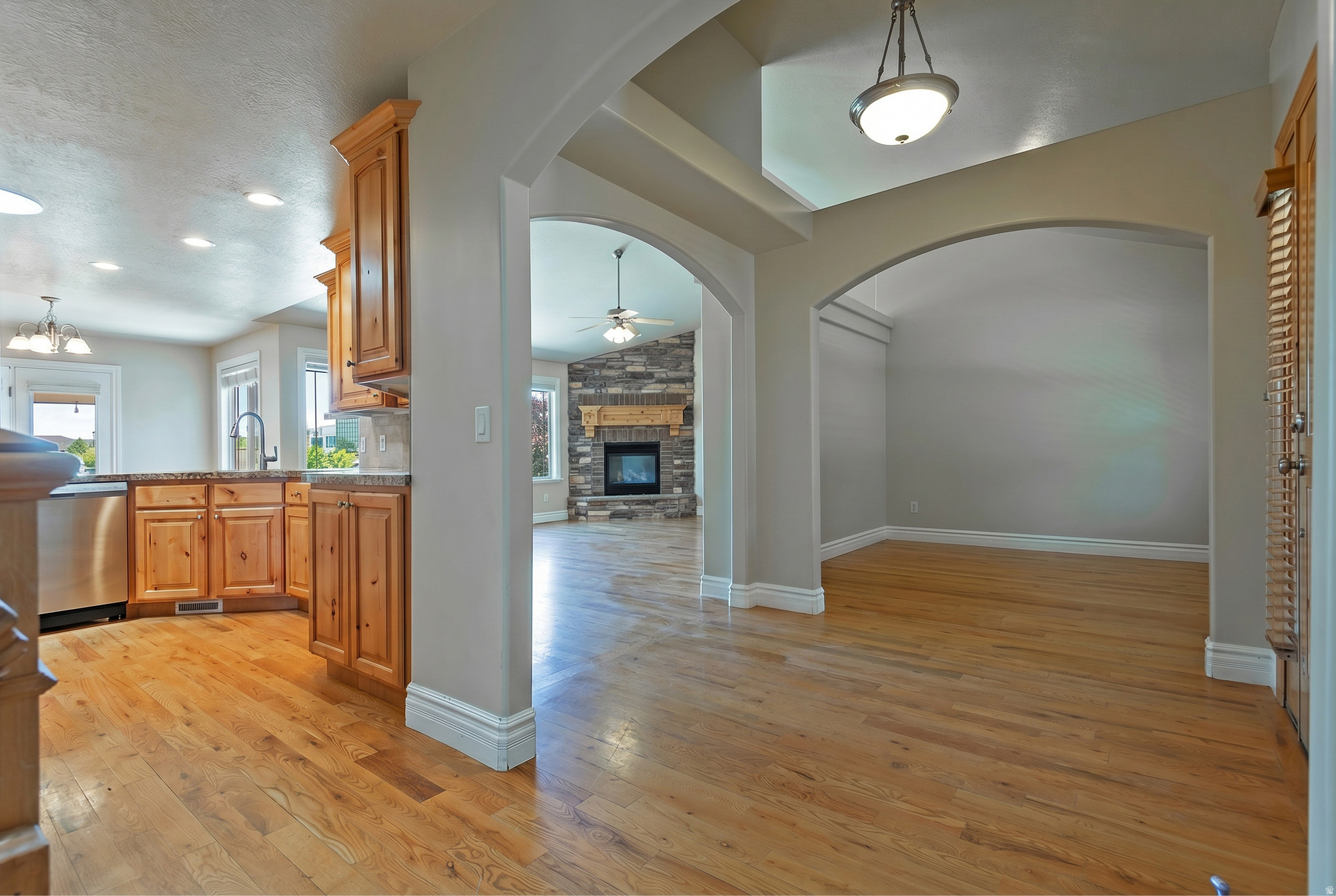 1376 W JORDAN HILLS DR