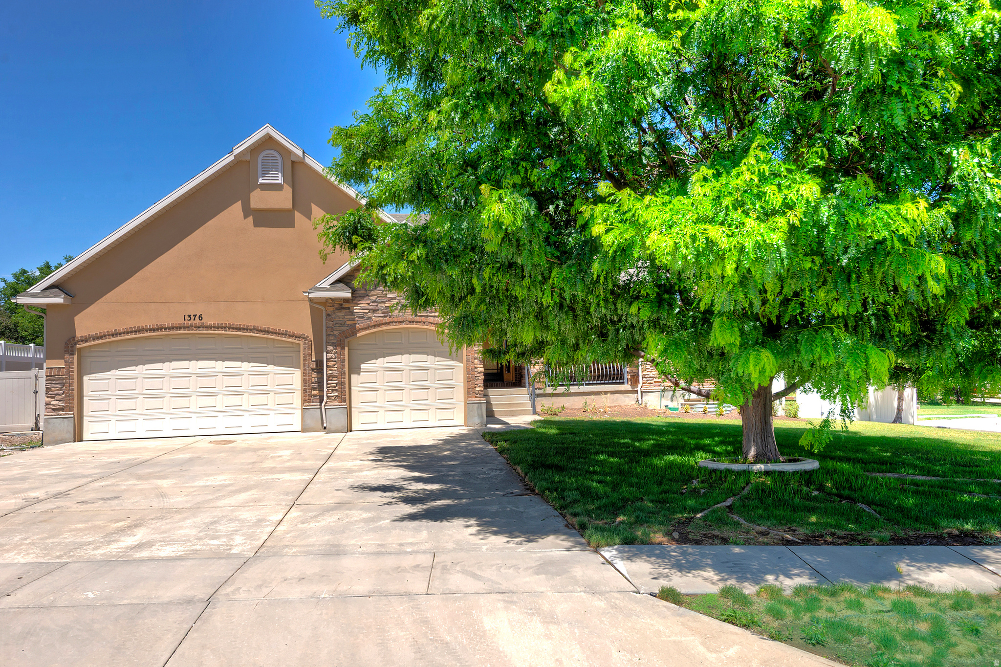 1376 W JORDAN HILLS DR