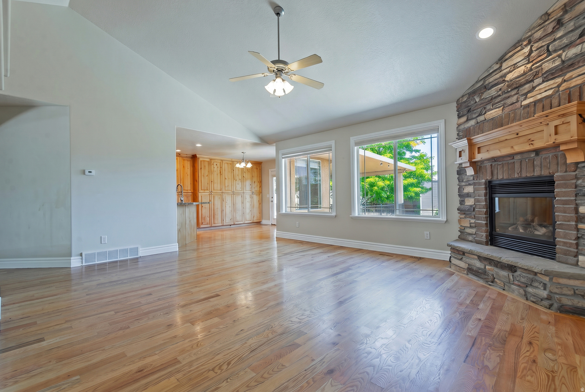 1376 W JORDAN HILLS DR