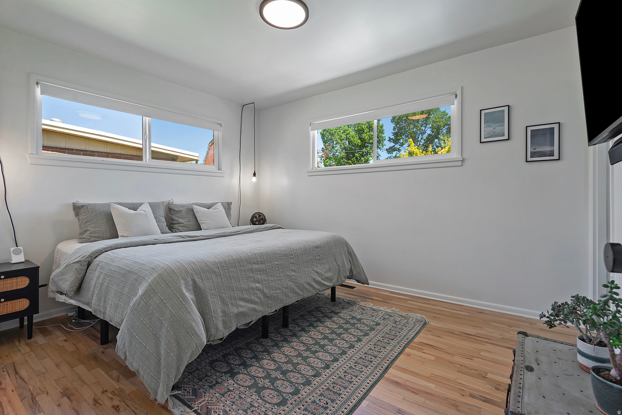 1374 W DUPONT AVE