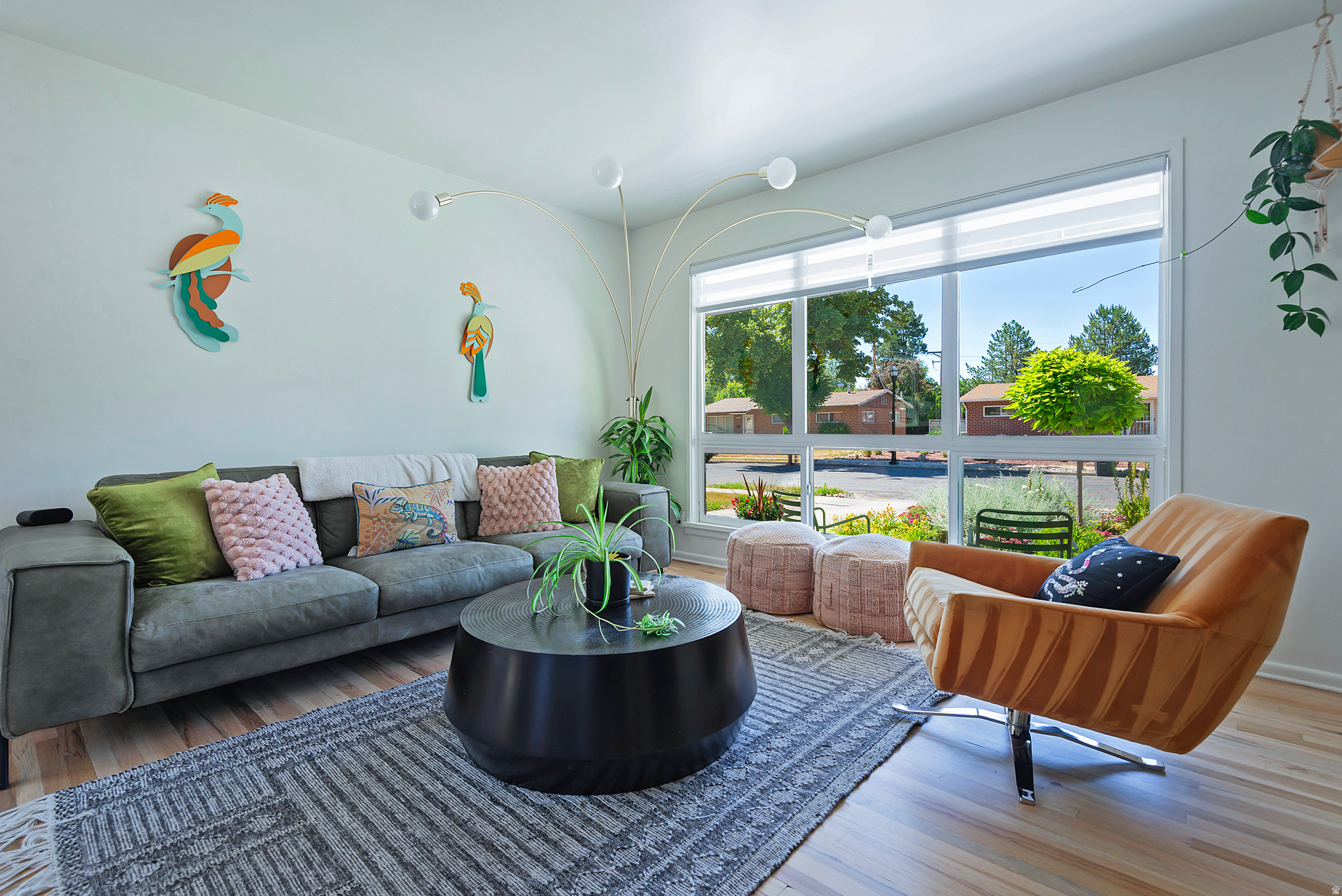 1374 W DUPONT AVE