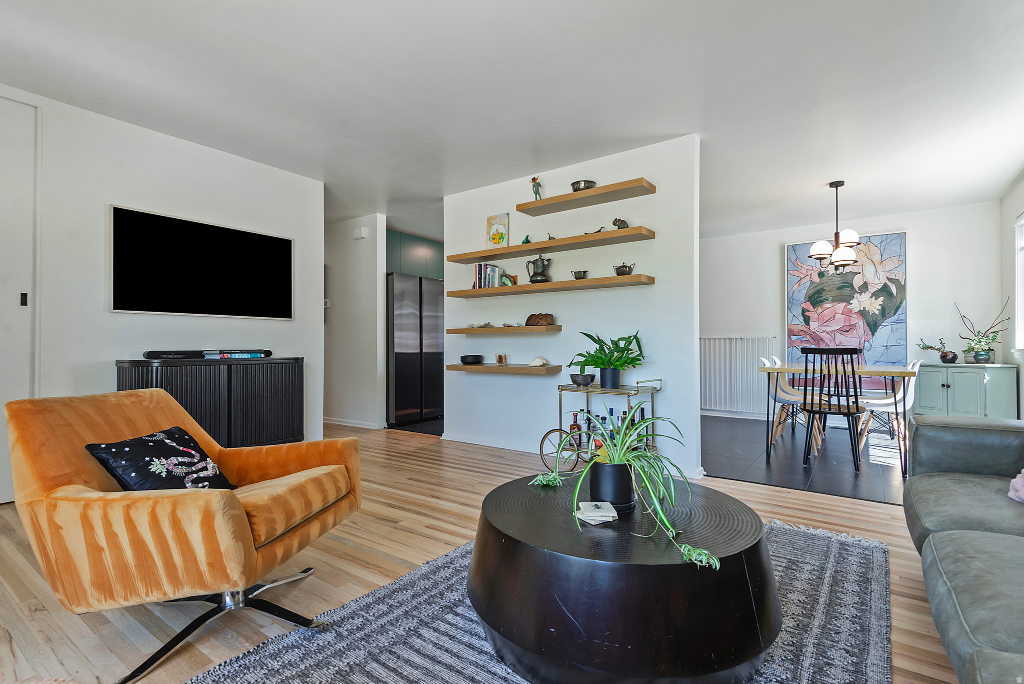 1374 W DUPONT AVE