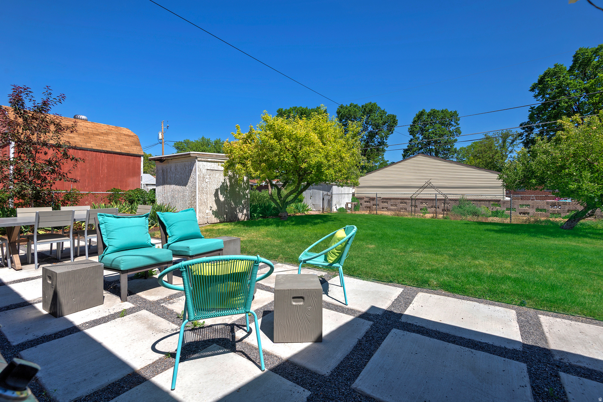 1374 W DUPONT AVE