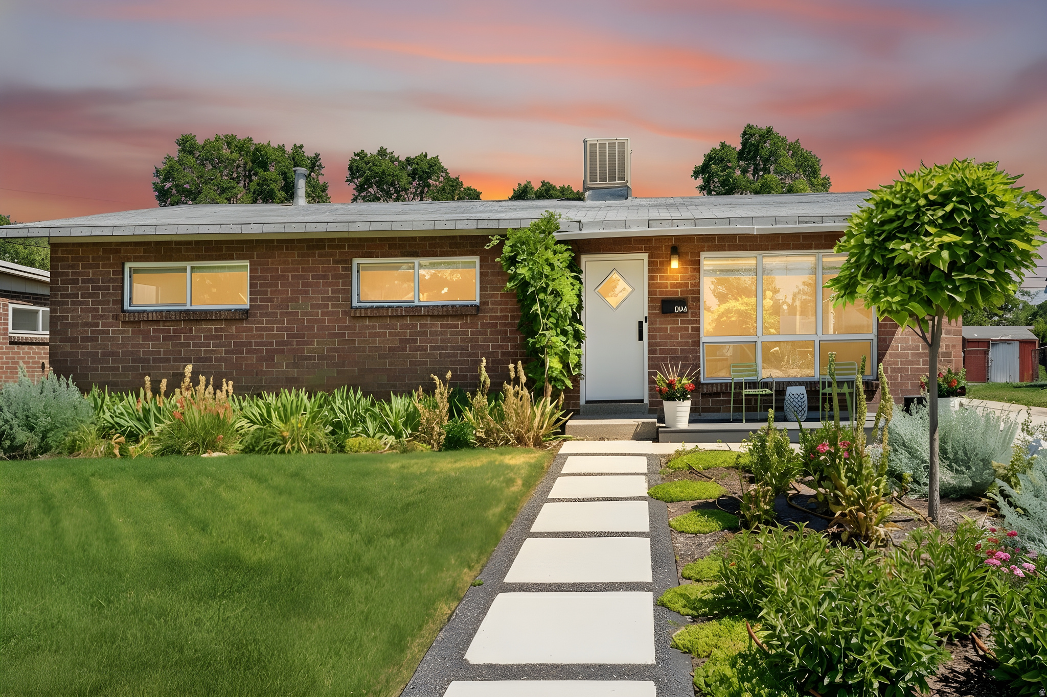 1374 W DUPONT AVE