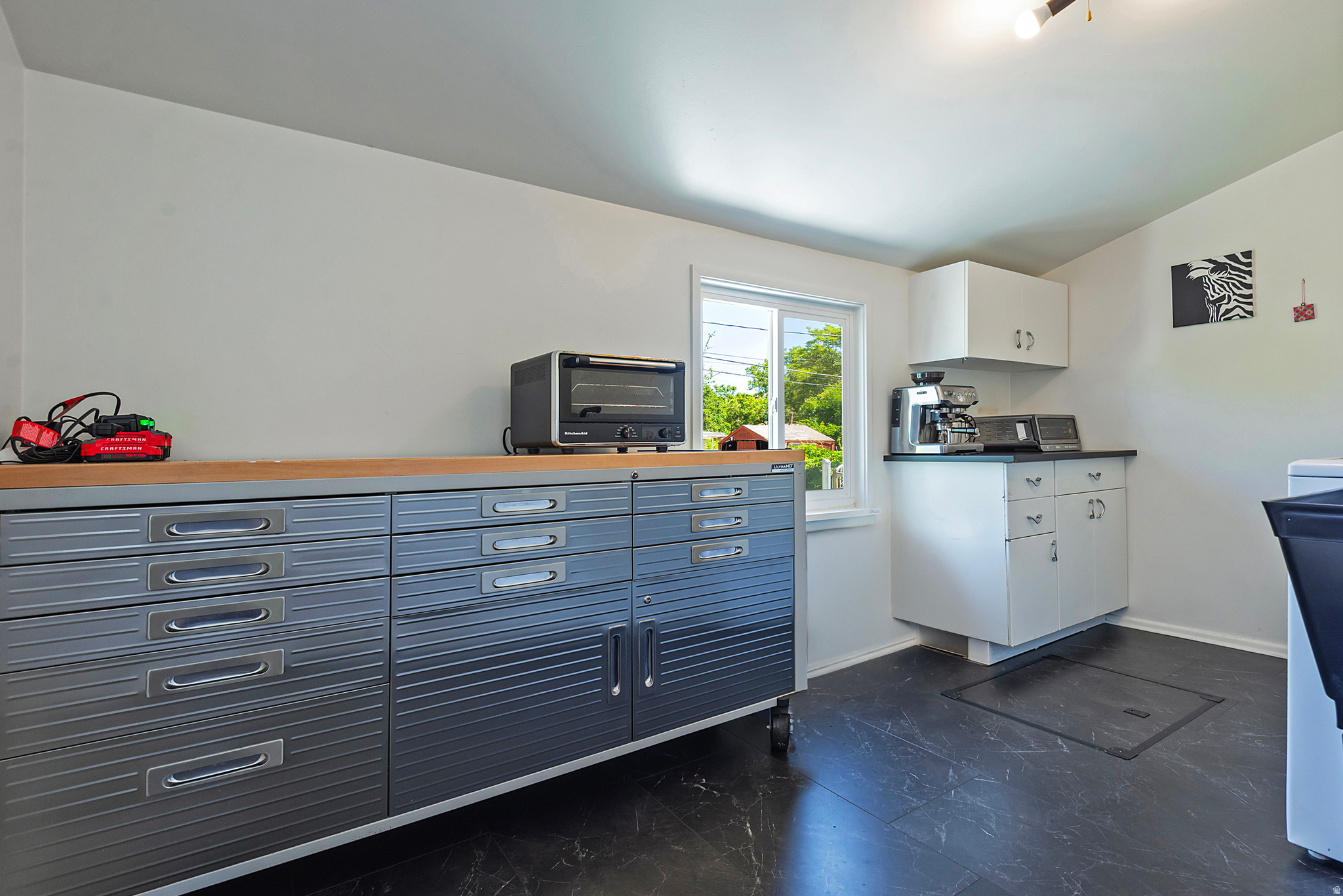 1374 W DUPONT AVE
