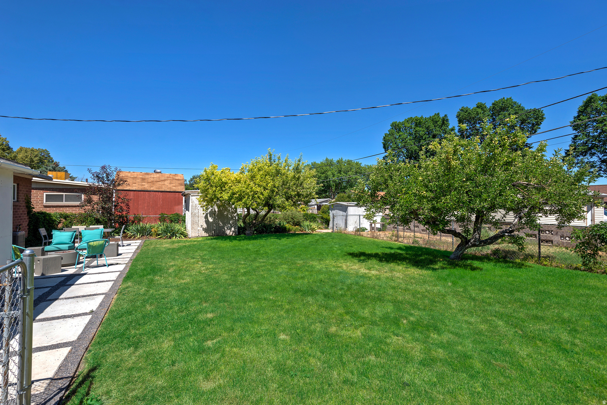 1374 W DUPONT AVE