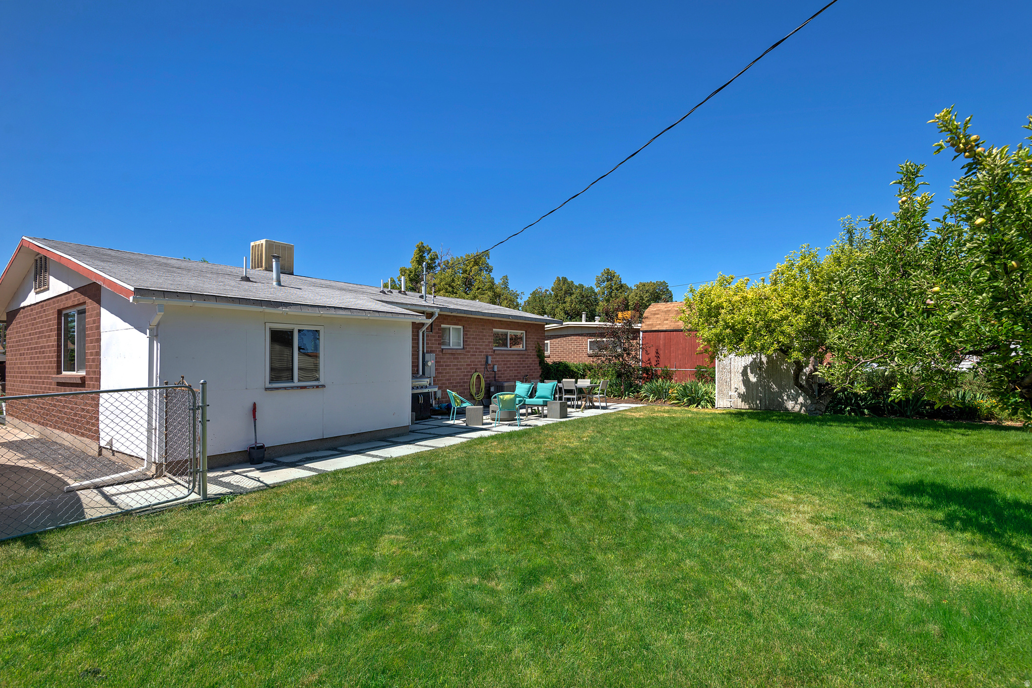 1374 W DUPONT AVE