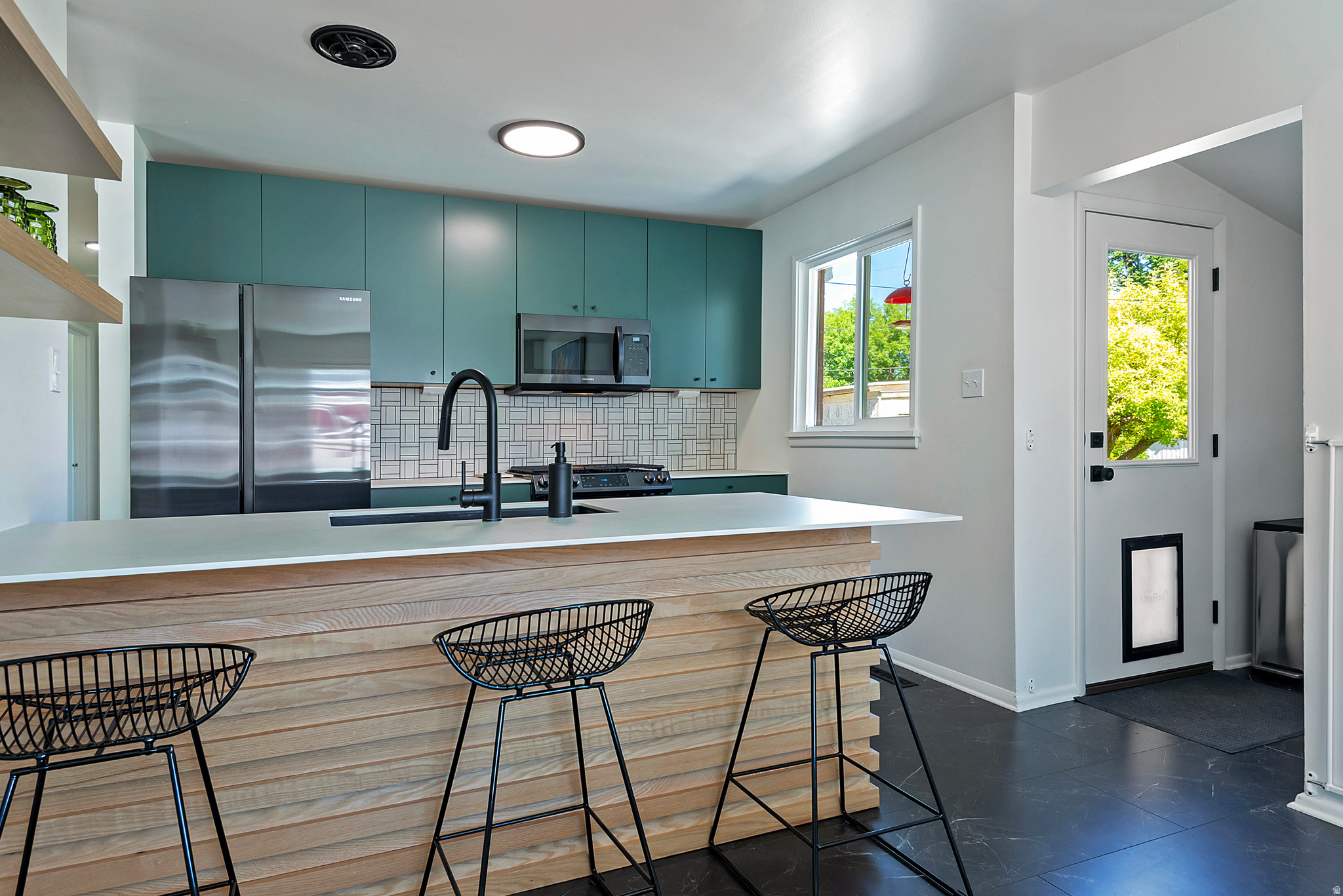 1374 W DUPONT AVE