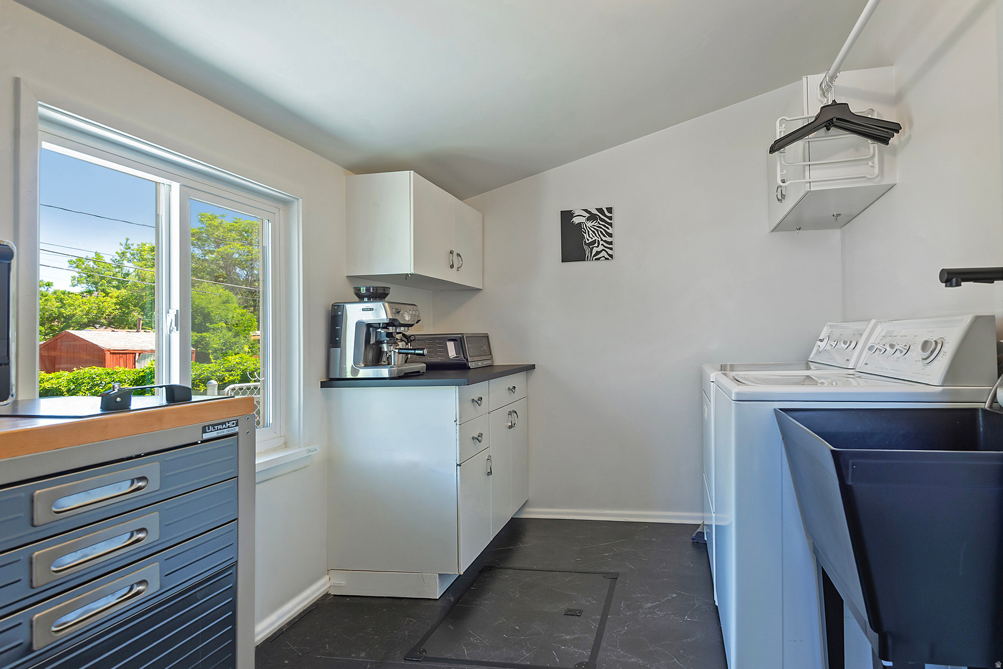 1374 W DUPONT AVE