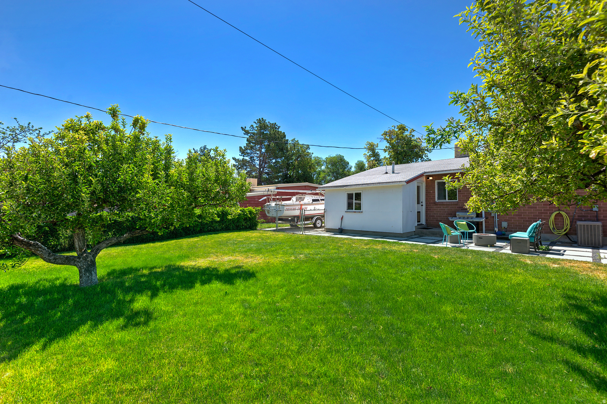 1374 W DUPONT AVE