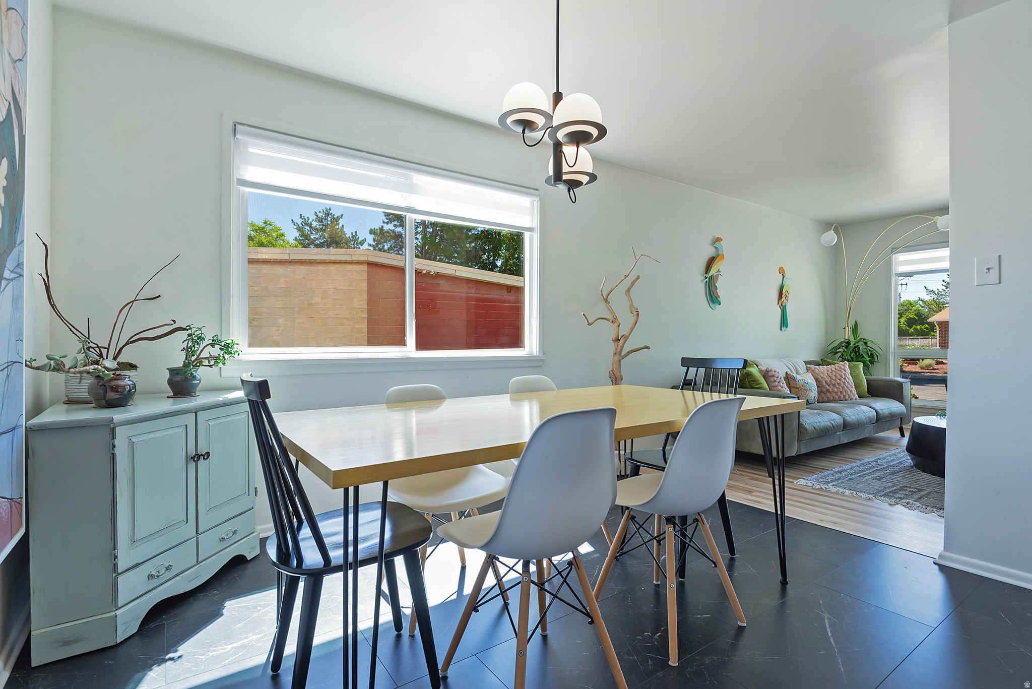 1374 W DUPONT AVE