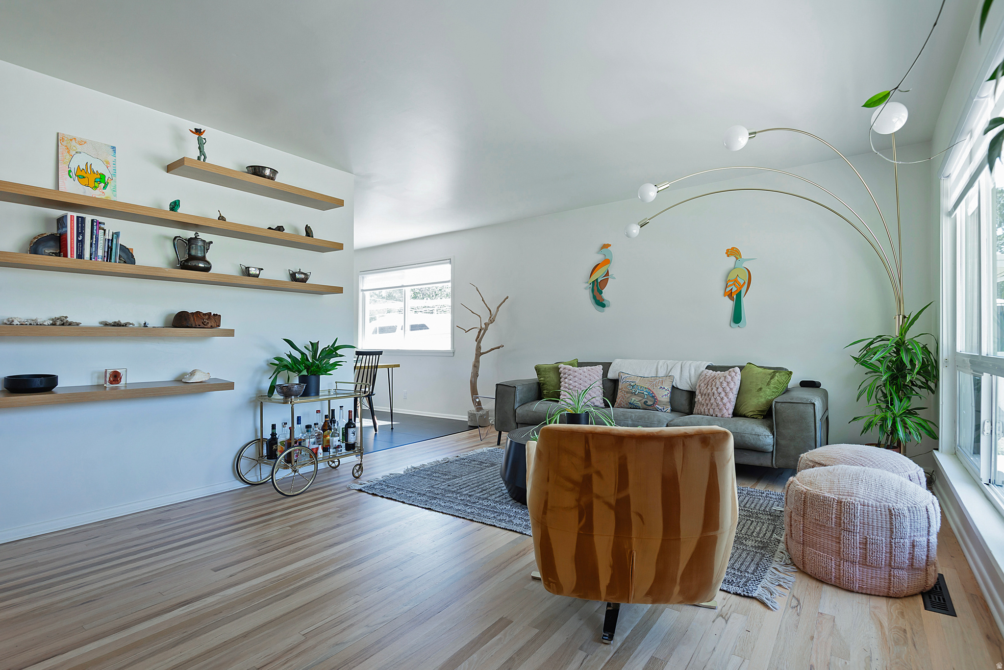 1374 W DUPONT AVE