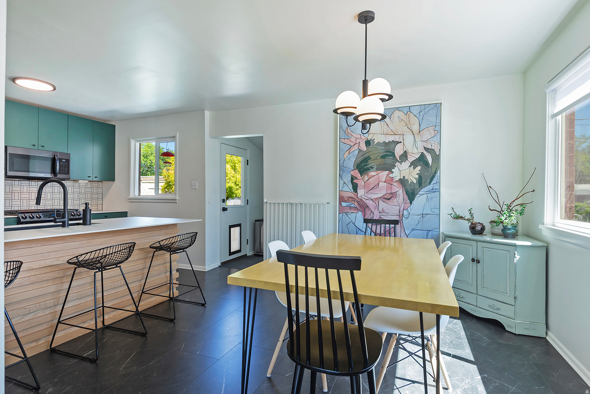 1374 W DUPONT AVE