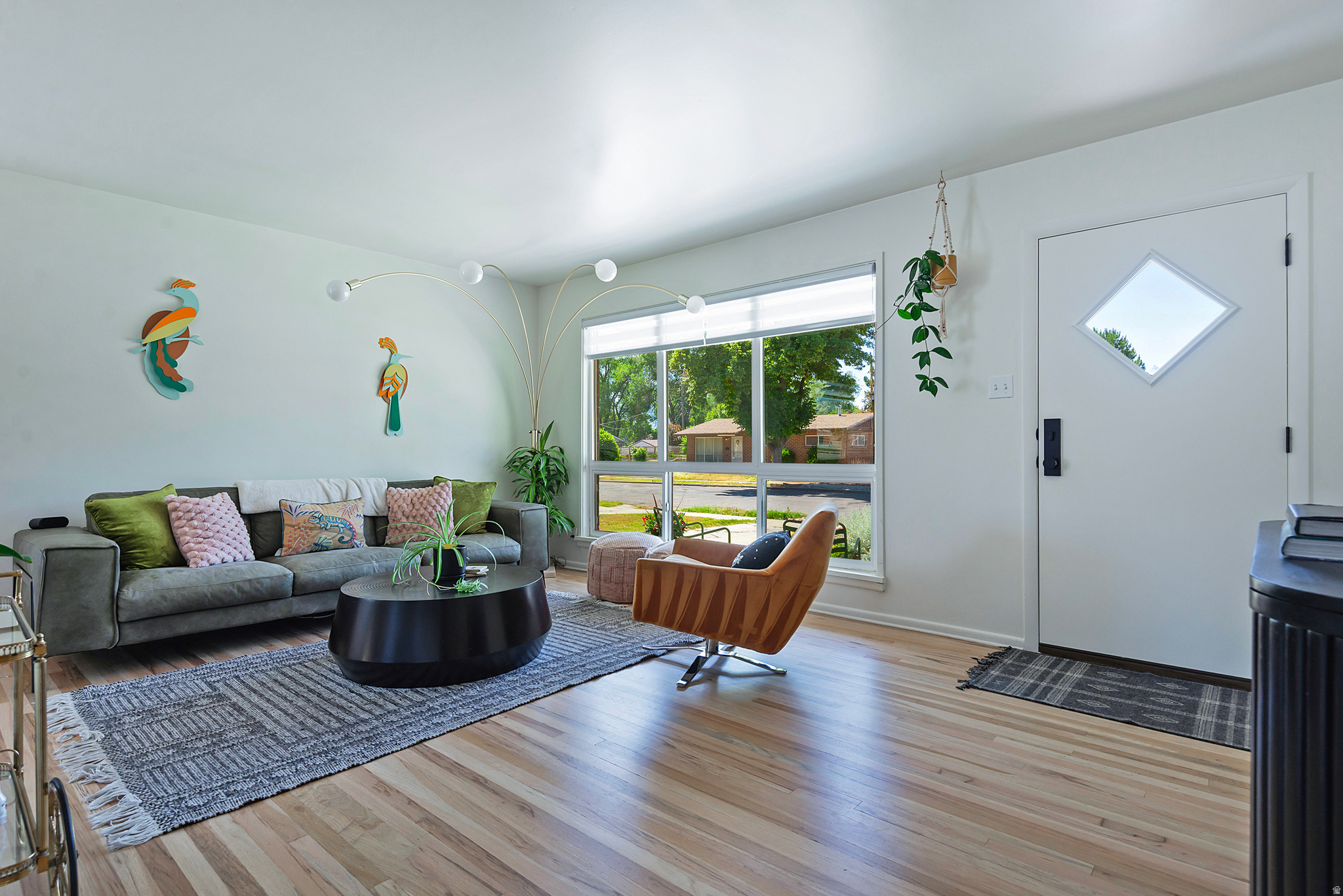 1374 W DUPONT AVE