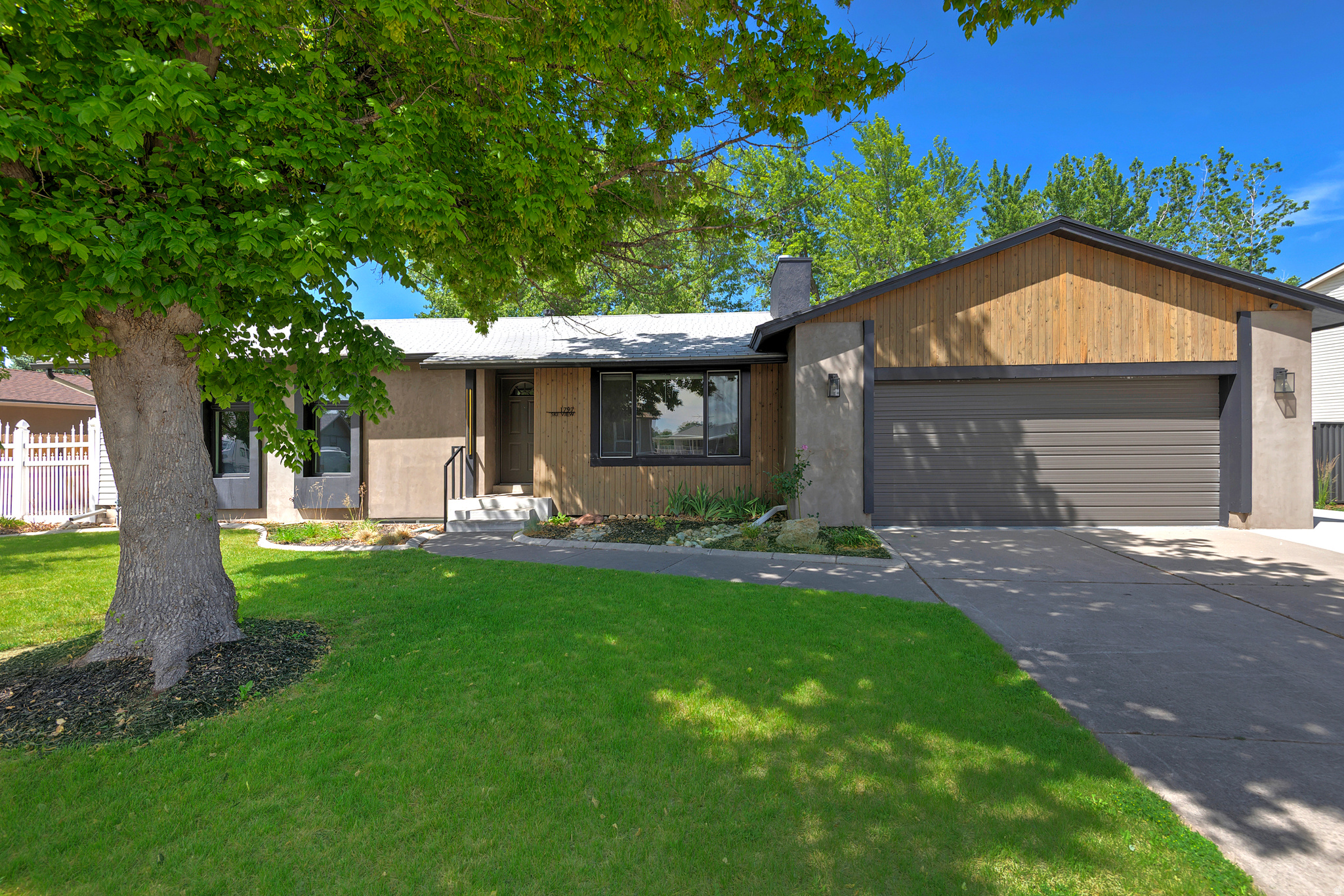 1797 E SKI VIEW DR DR