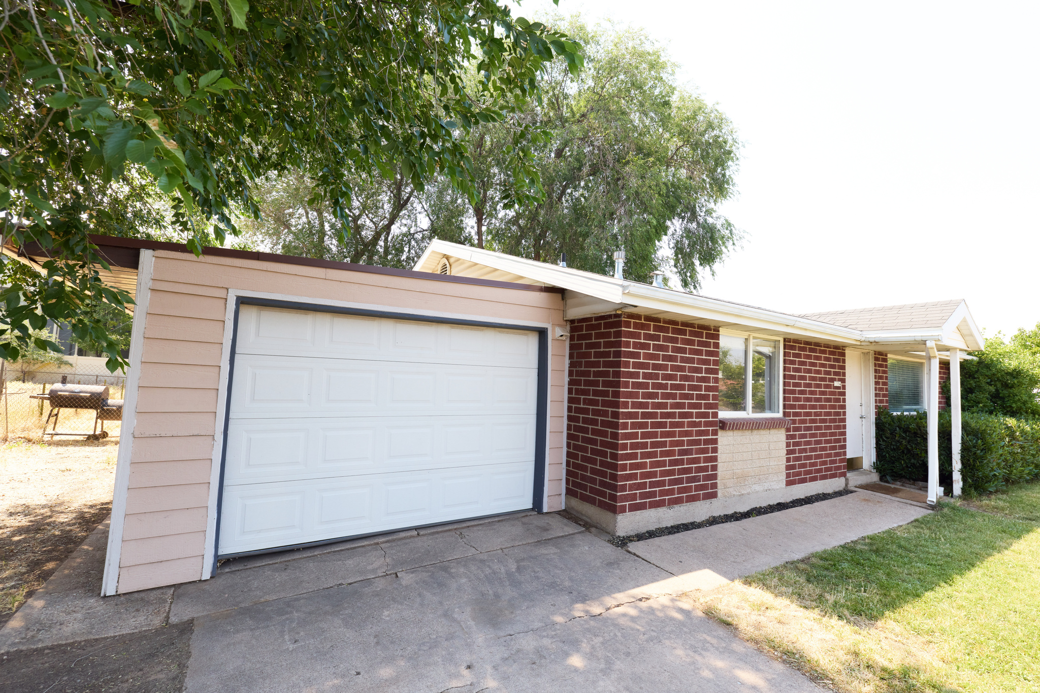 1504 N REID DR