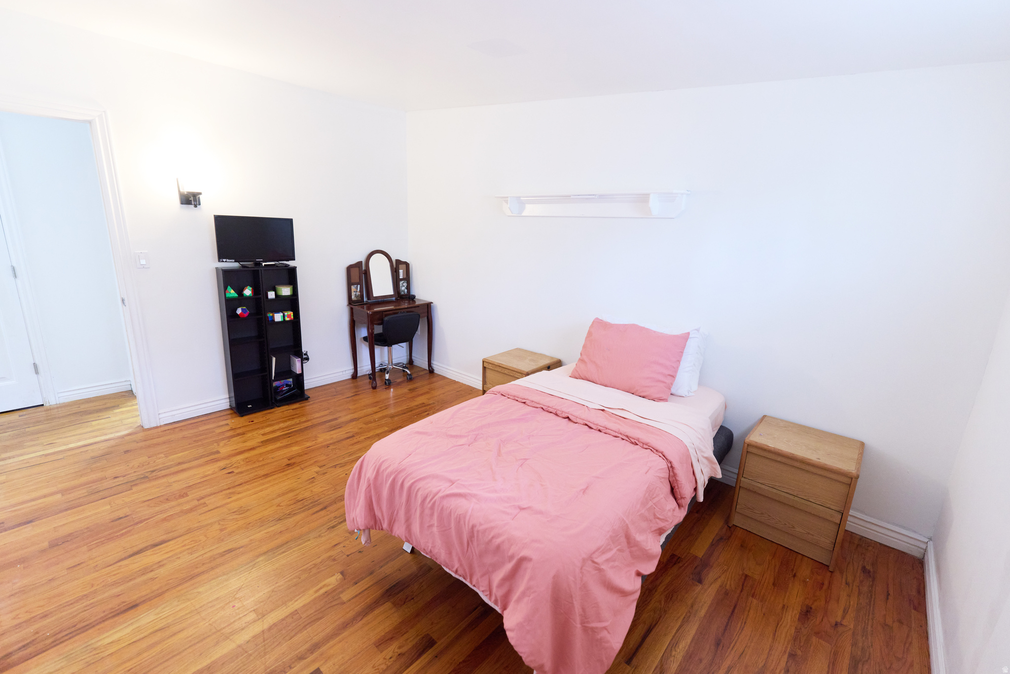 1504 N REID DR