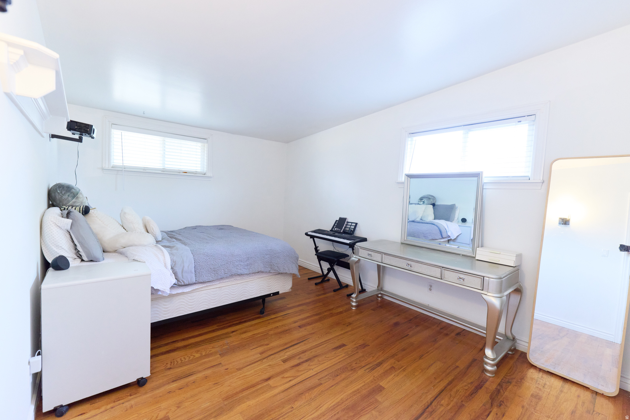 1504 N REID DR