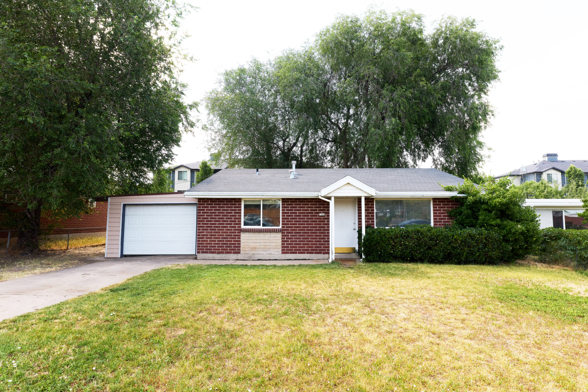 1504 N REID DR