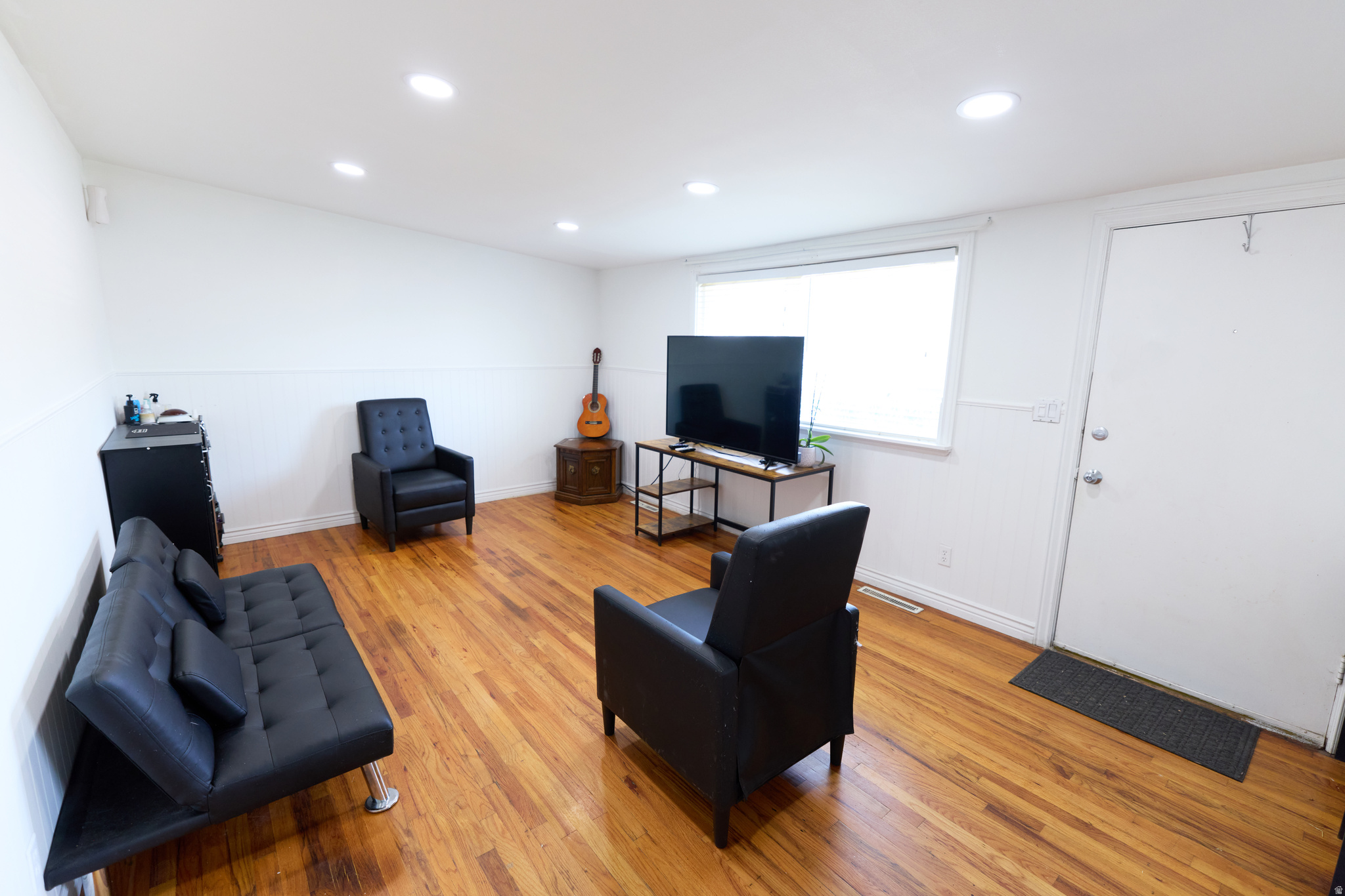 1504 N REID DR