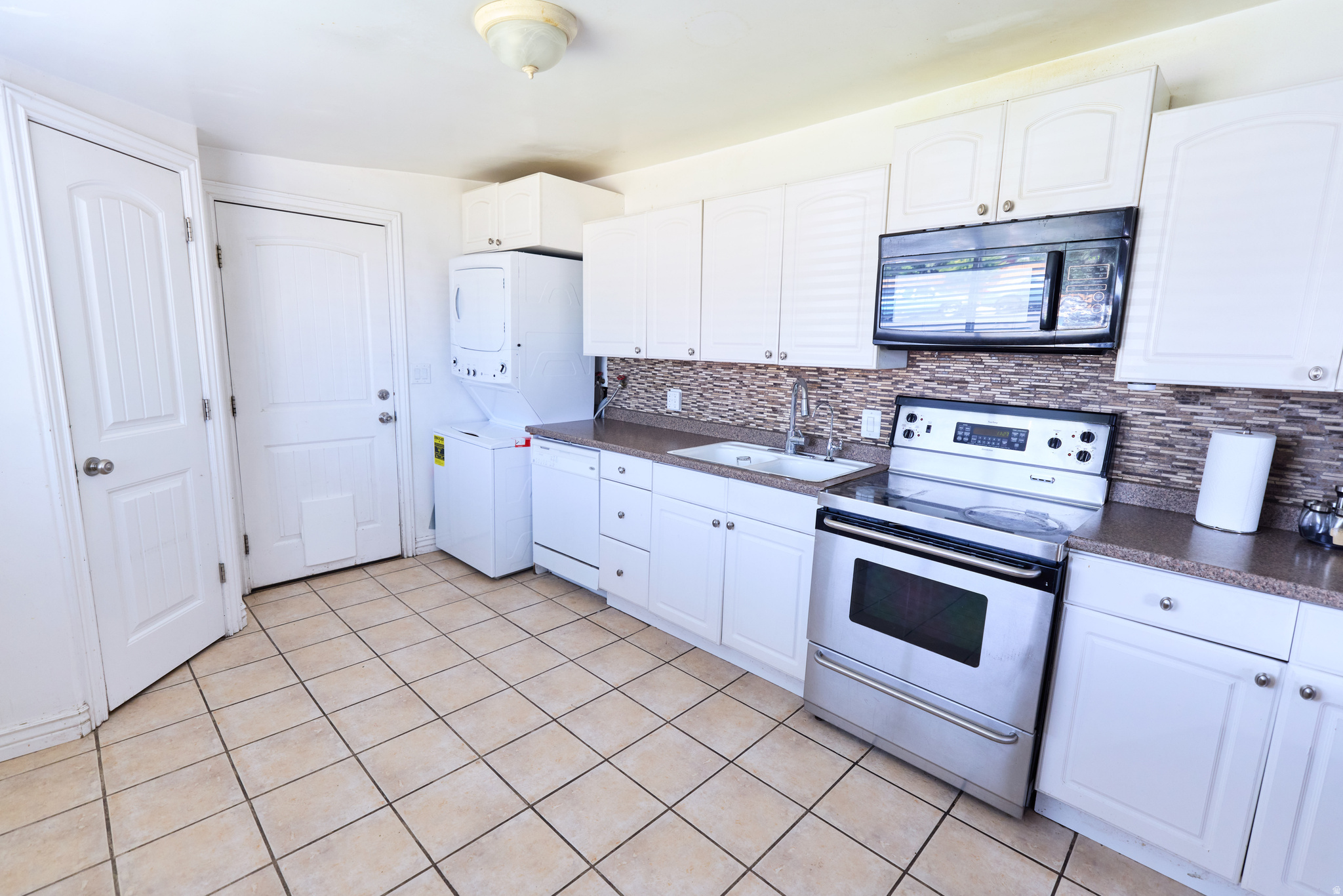 1504 N REID DR