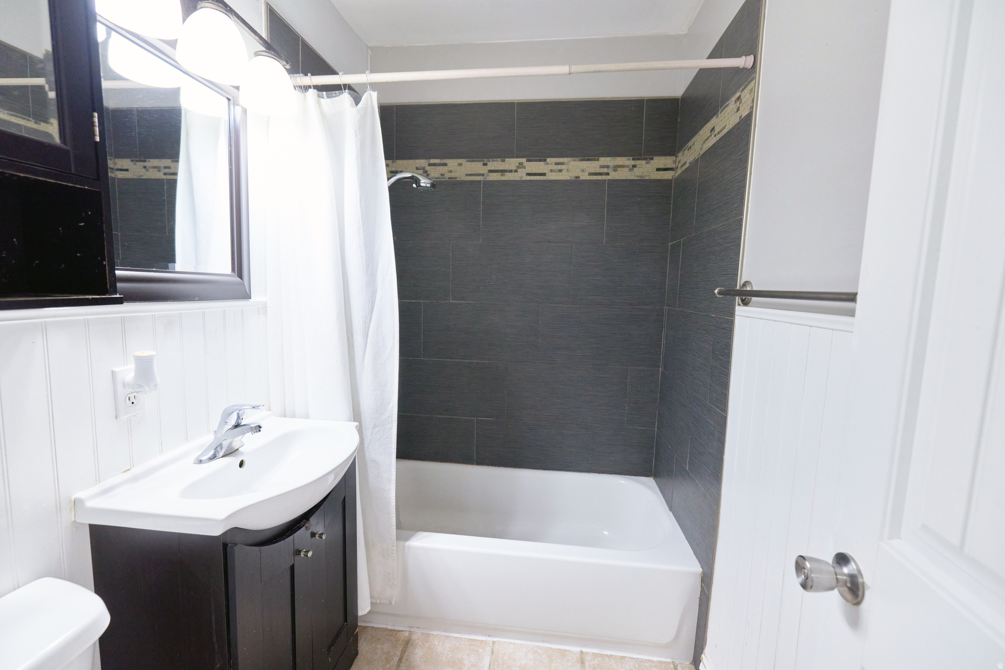 1504 N REID DR