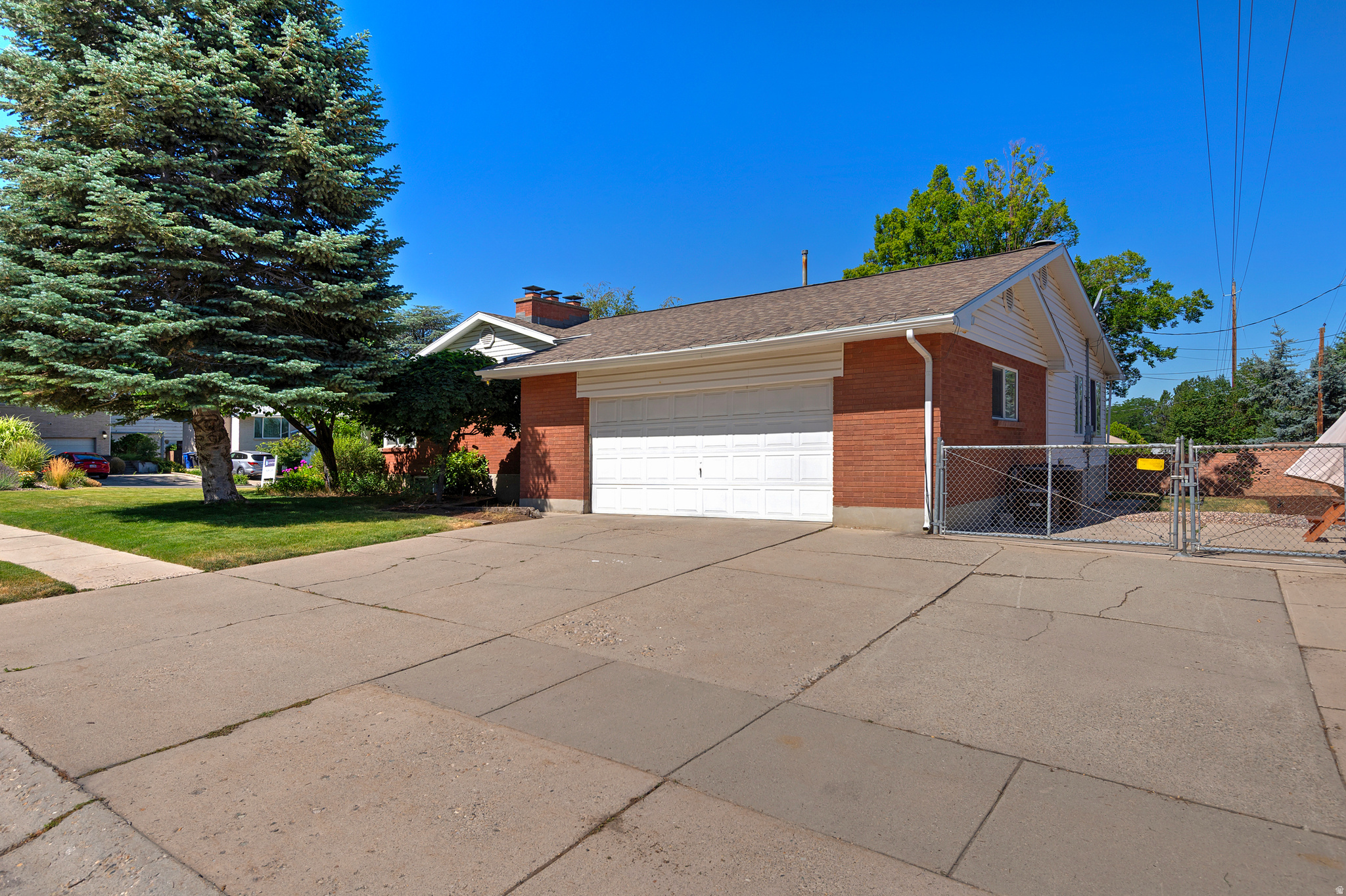 2431 E SUNDOWN AVE