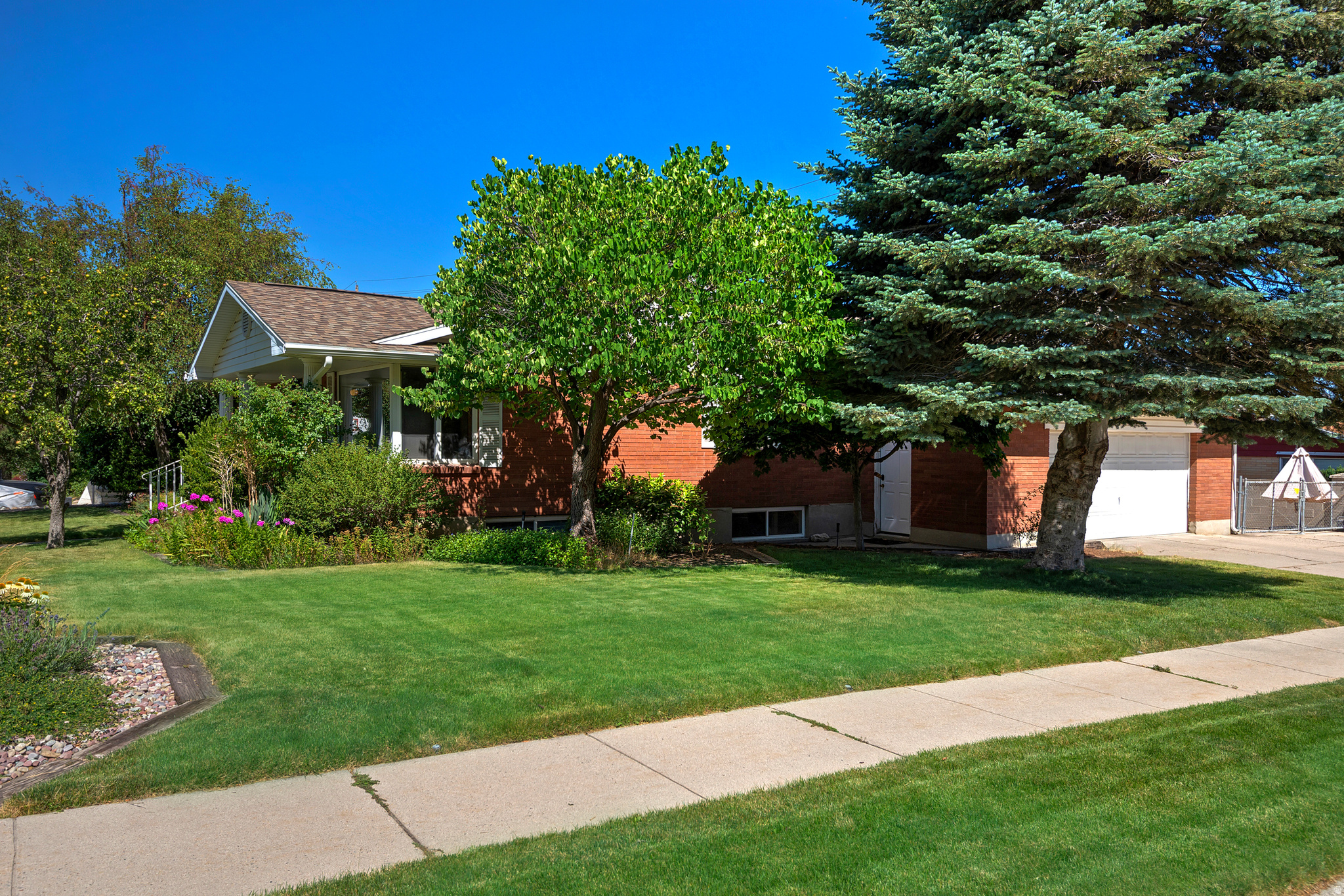2431 E SUNDOWN AVE