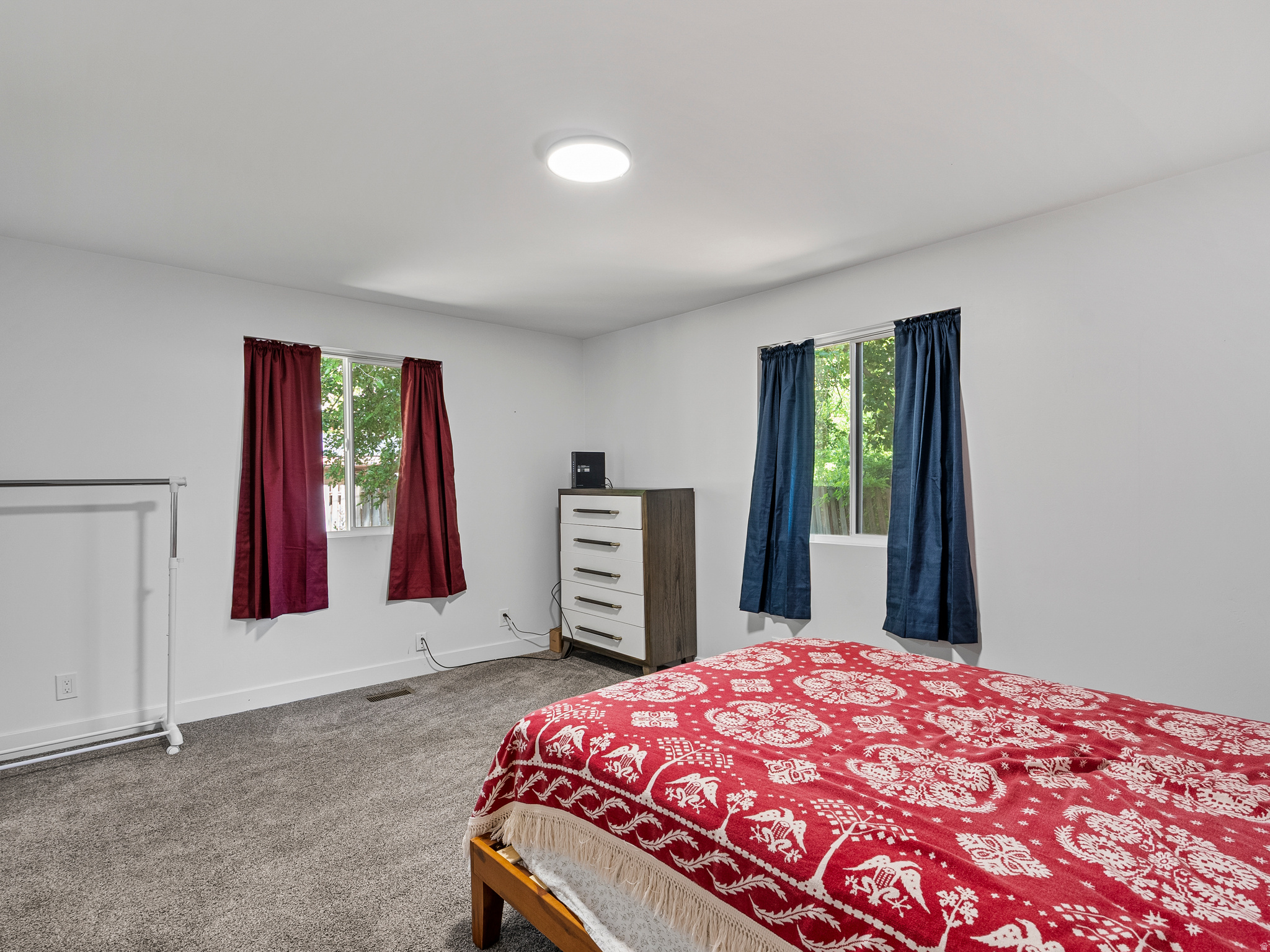 659 E RIVIERA CIR