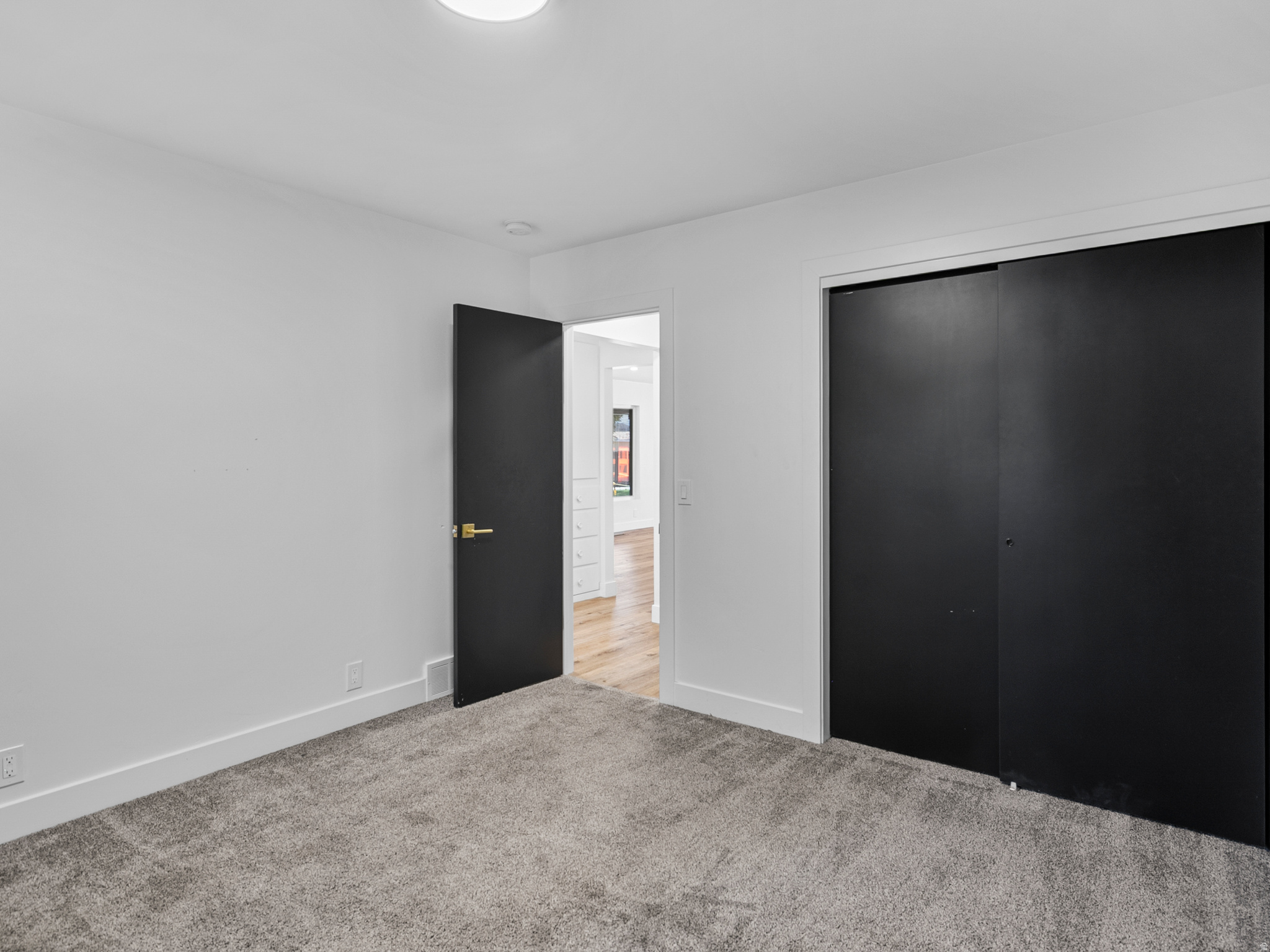 659 E RIVIERA CIR