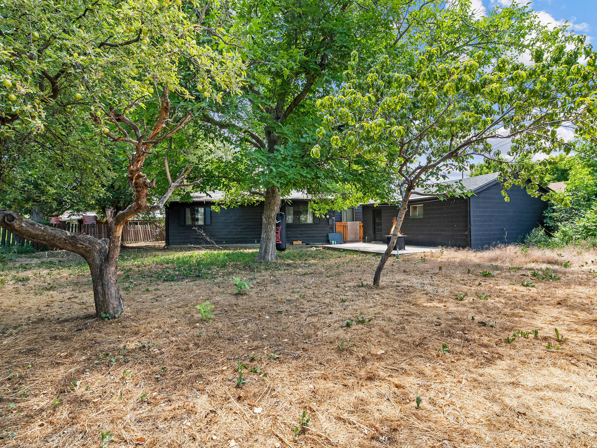 659 E RIVIERA CIR